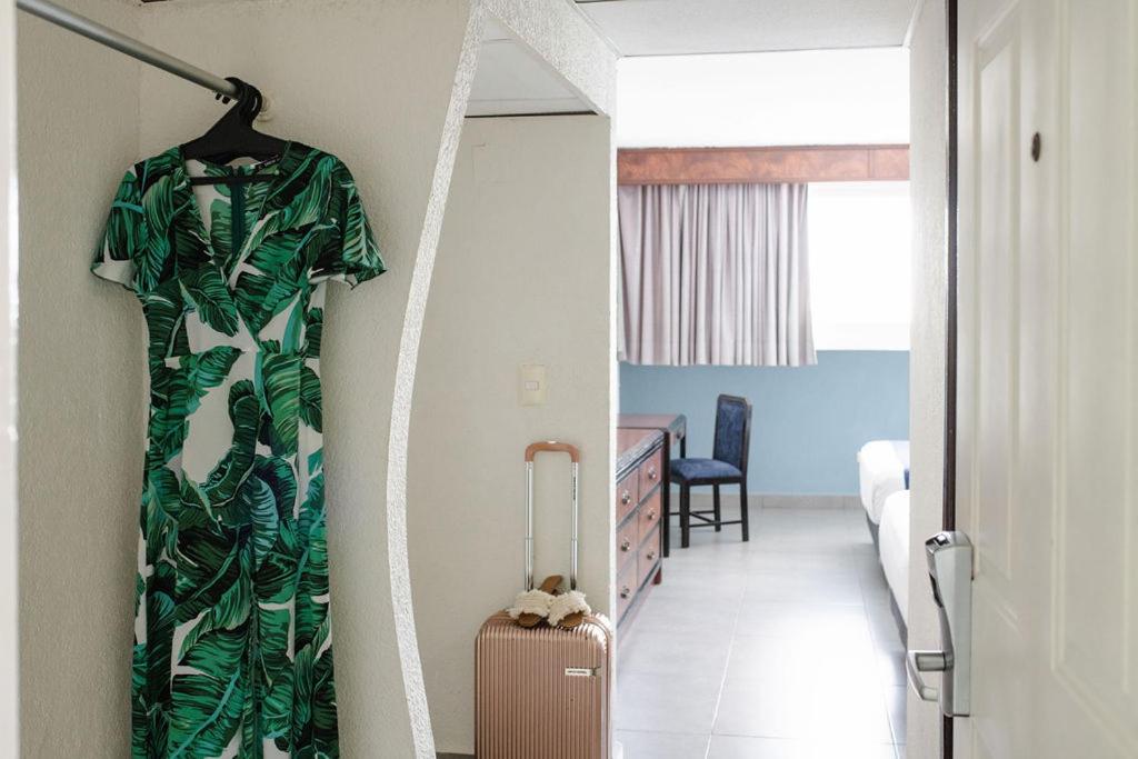 Standard Twin Room - Photo 10