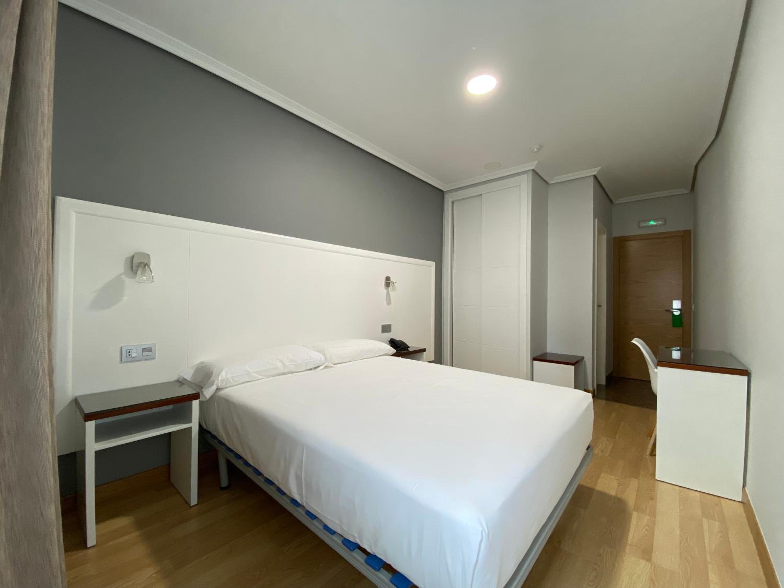 Double Room - Photo 10