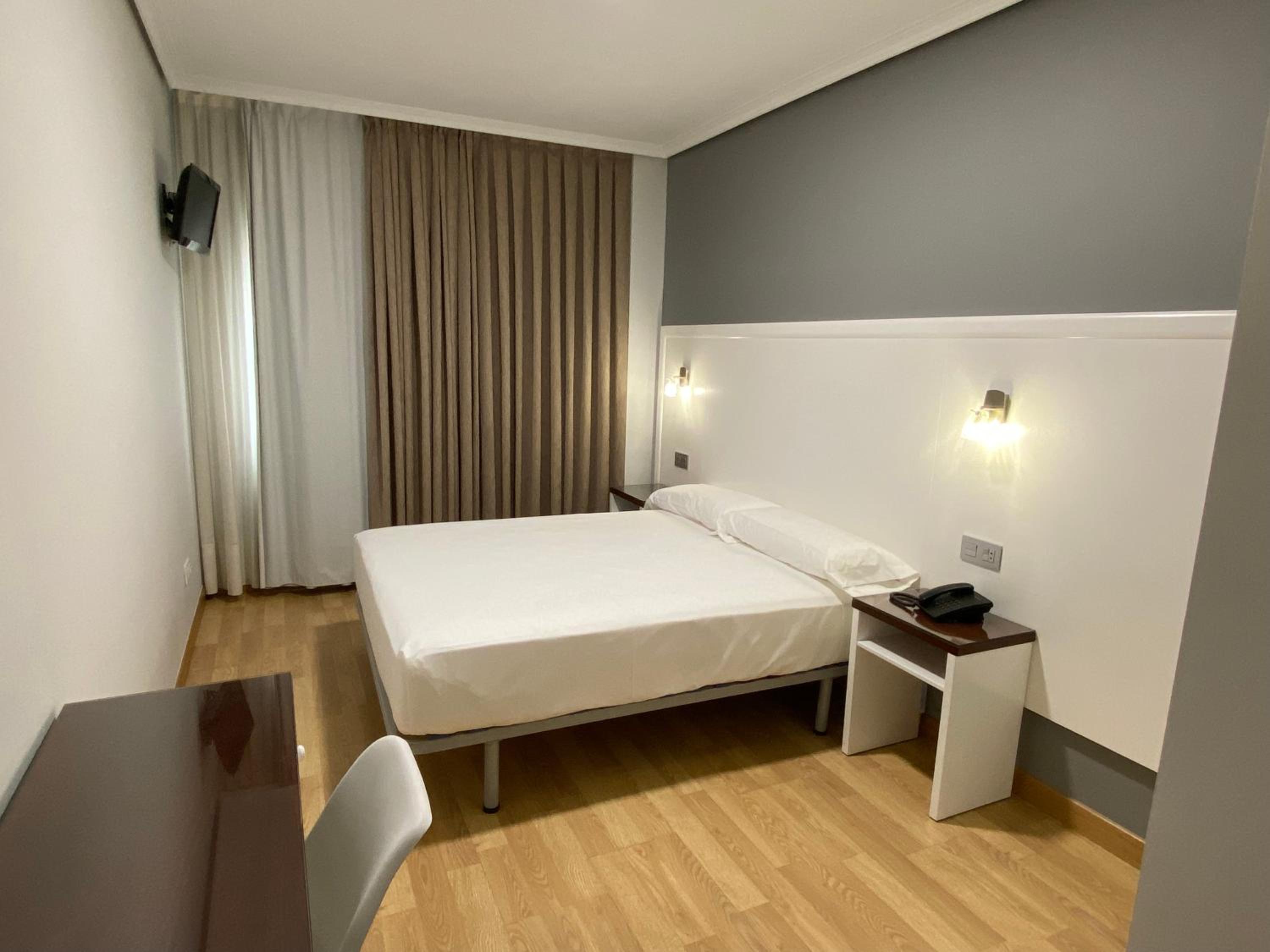 Double Room - Photo 11