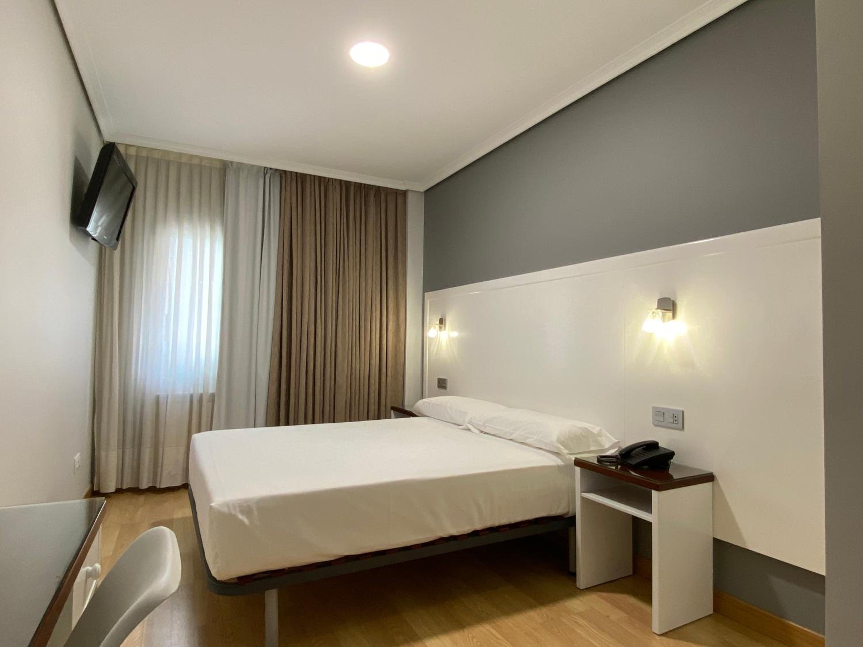Double Room - Photo 2