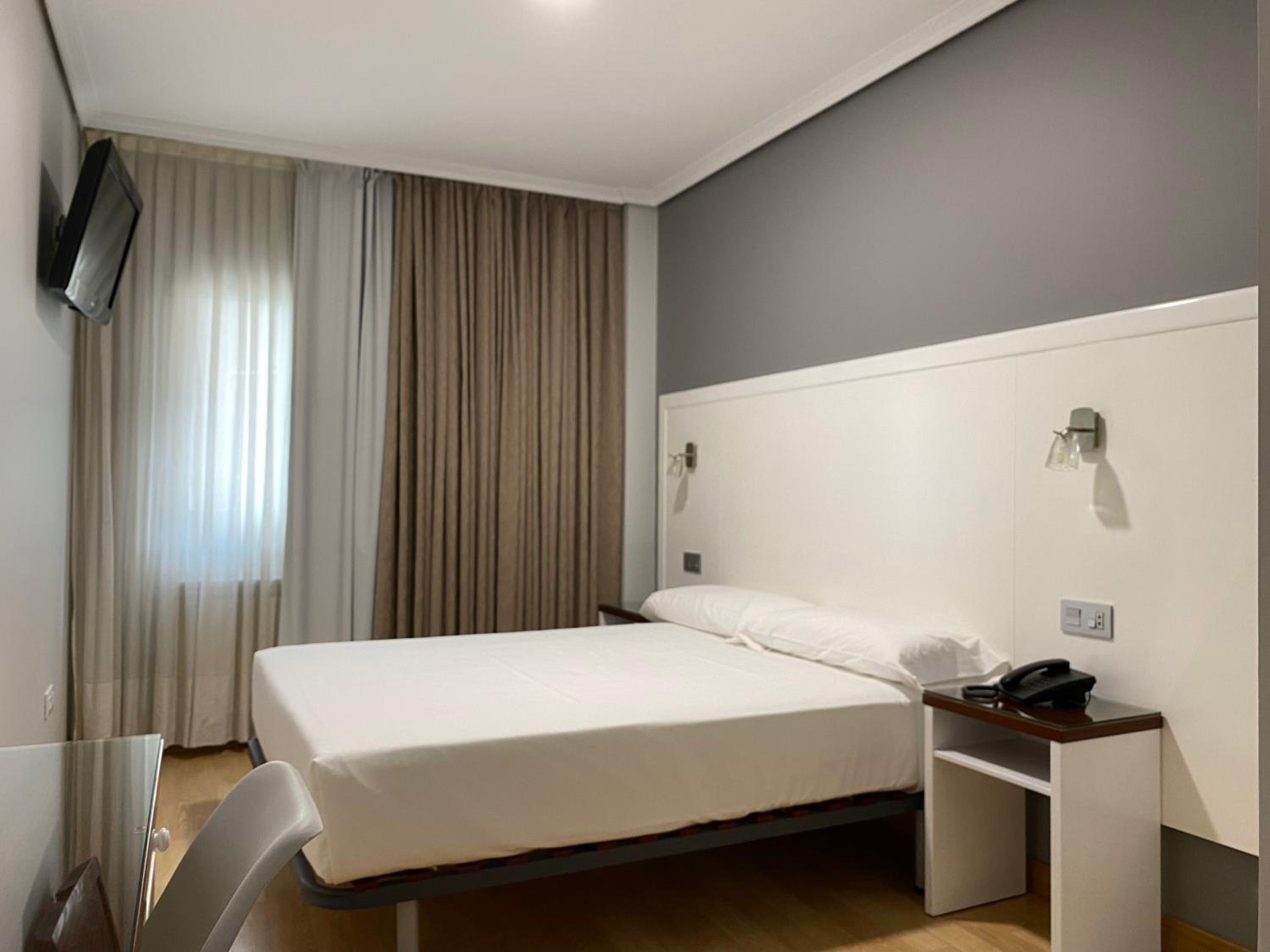 Double Room - Photo 3