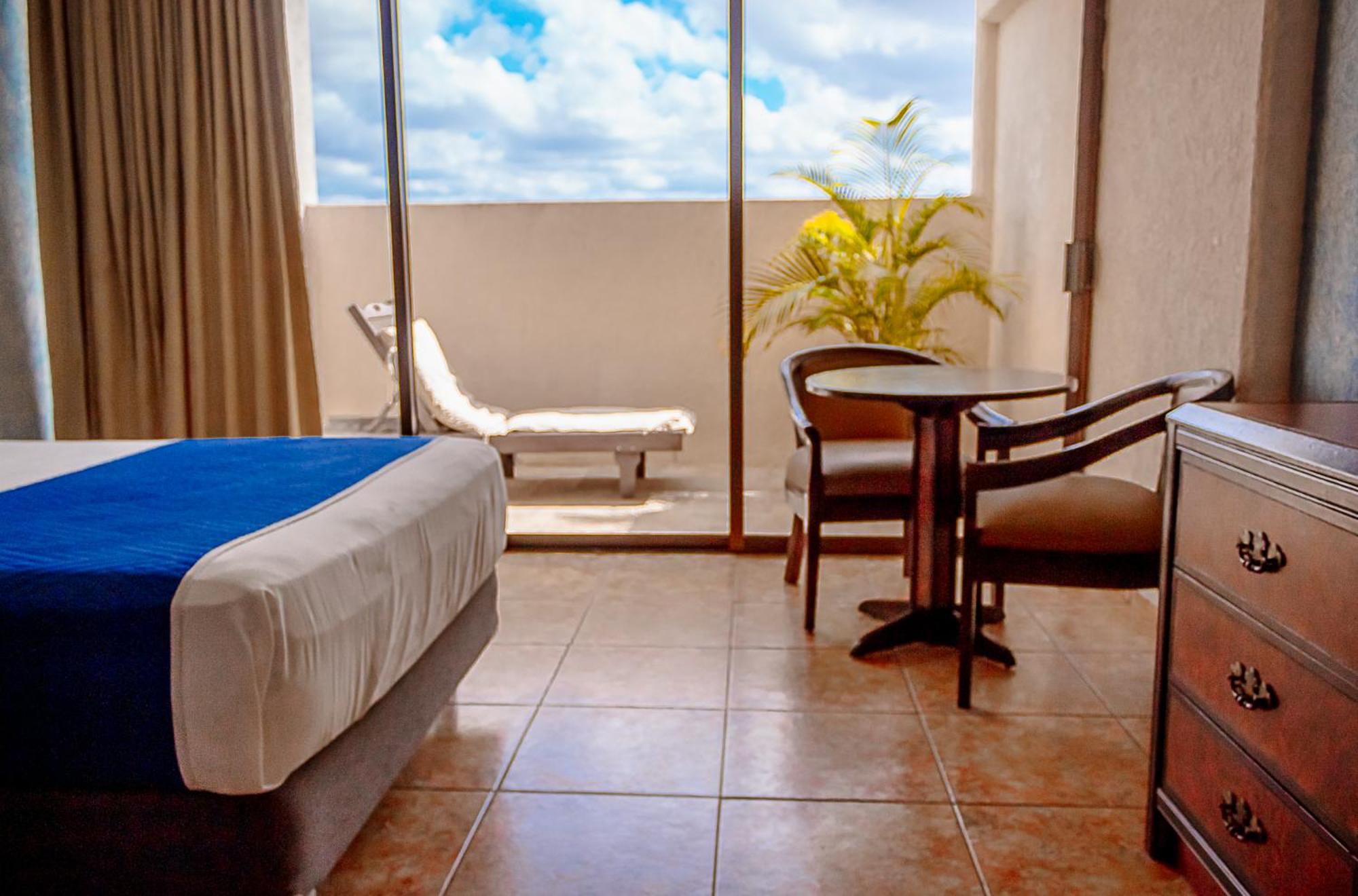 Standard Twin Room - Photo 6