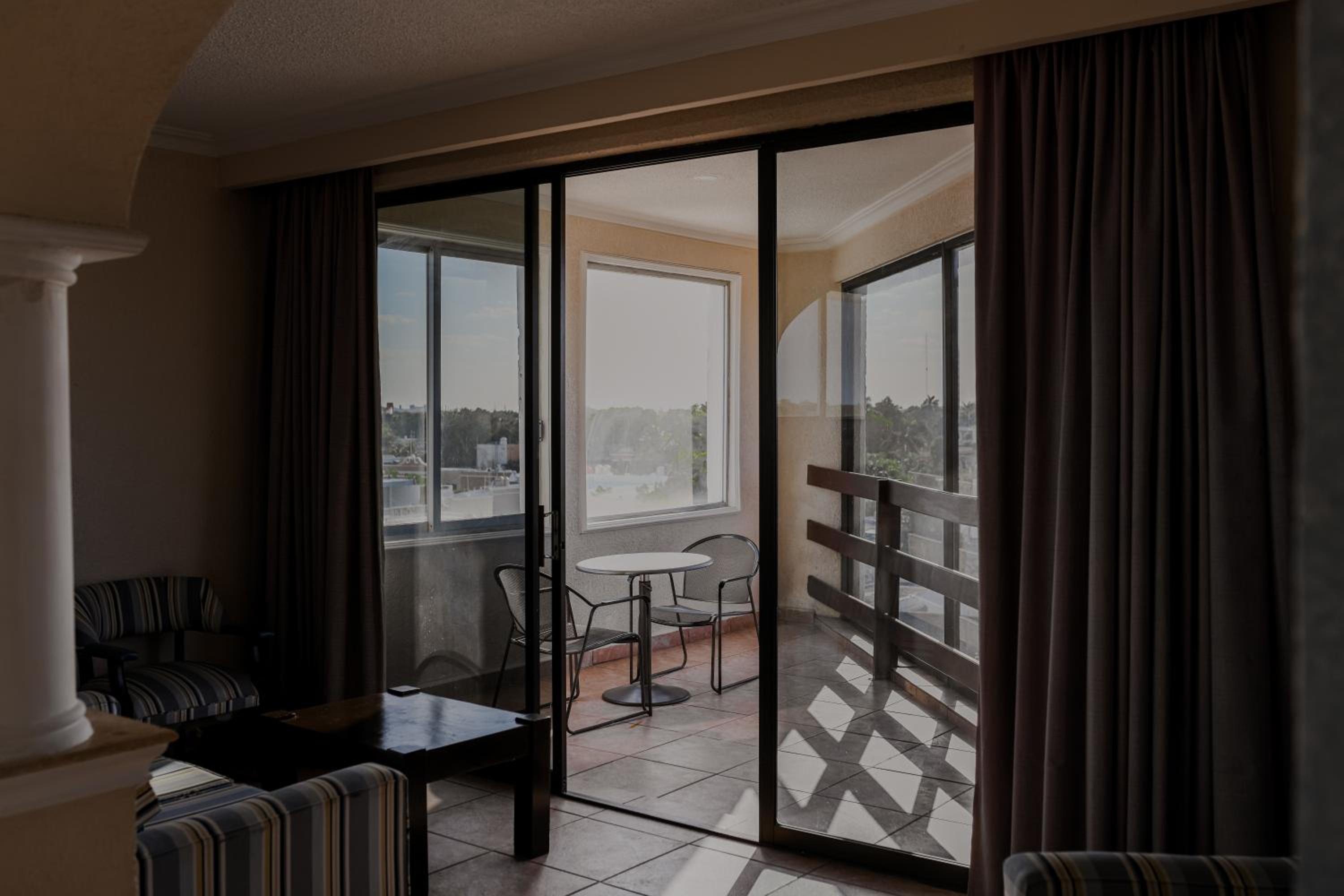 Suite - Photo 9