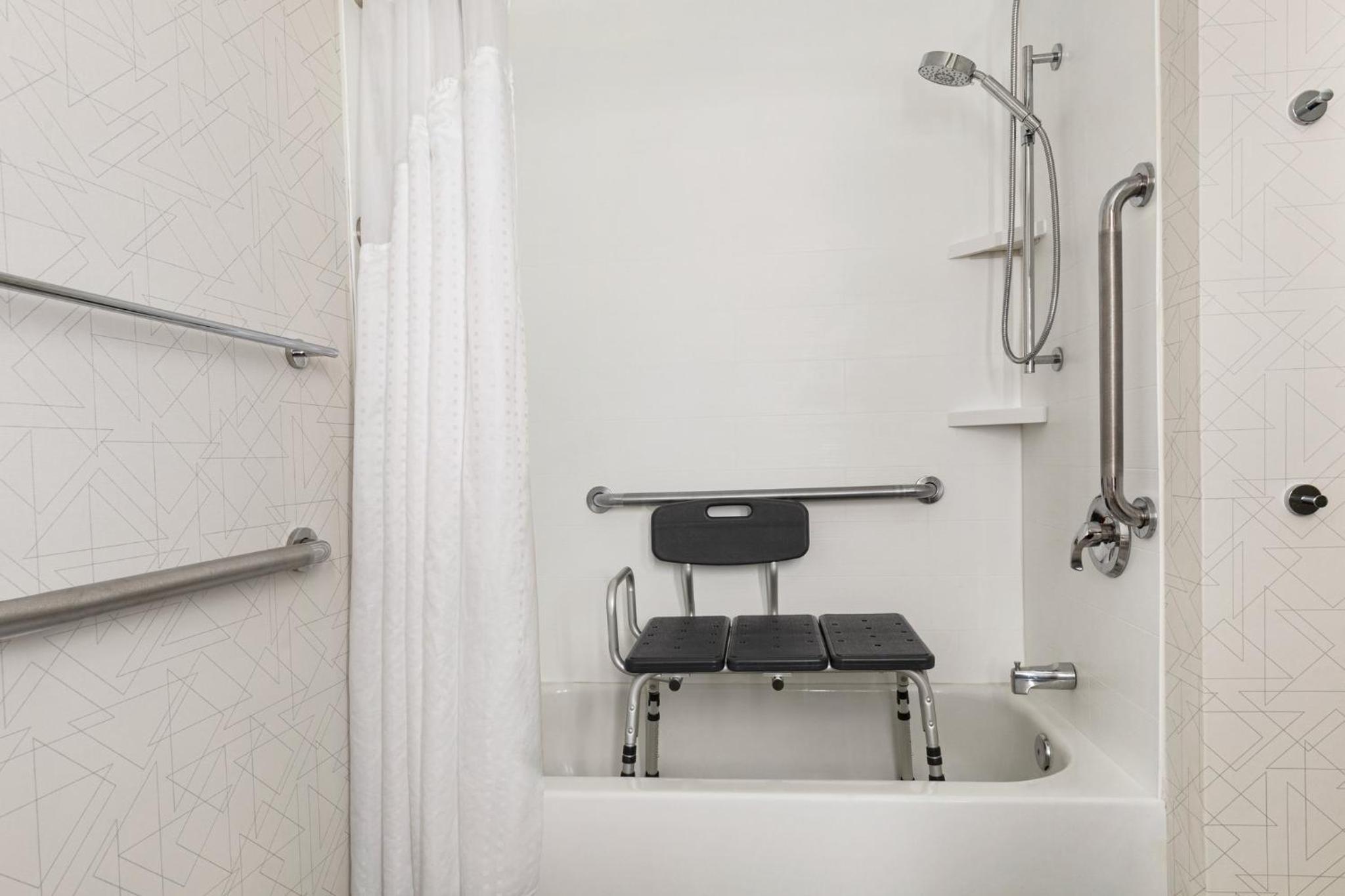 Queen Room with Two Queen Beds - Disability Access with Bath Tub - Photo 10