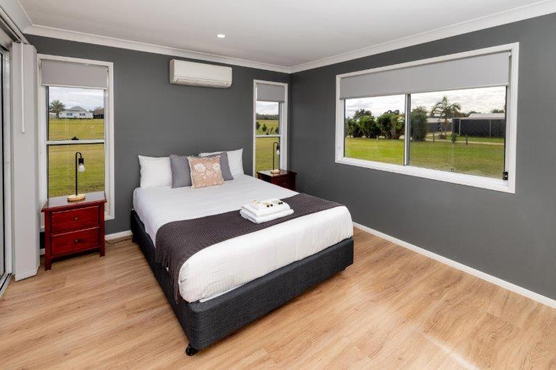 Deluxe Riverfront Five-Bedroom House photo 1