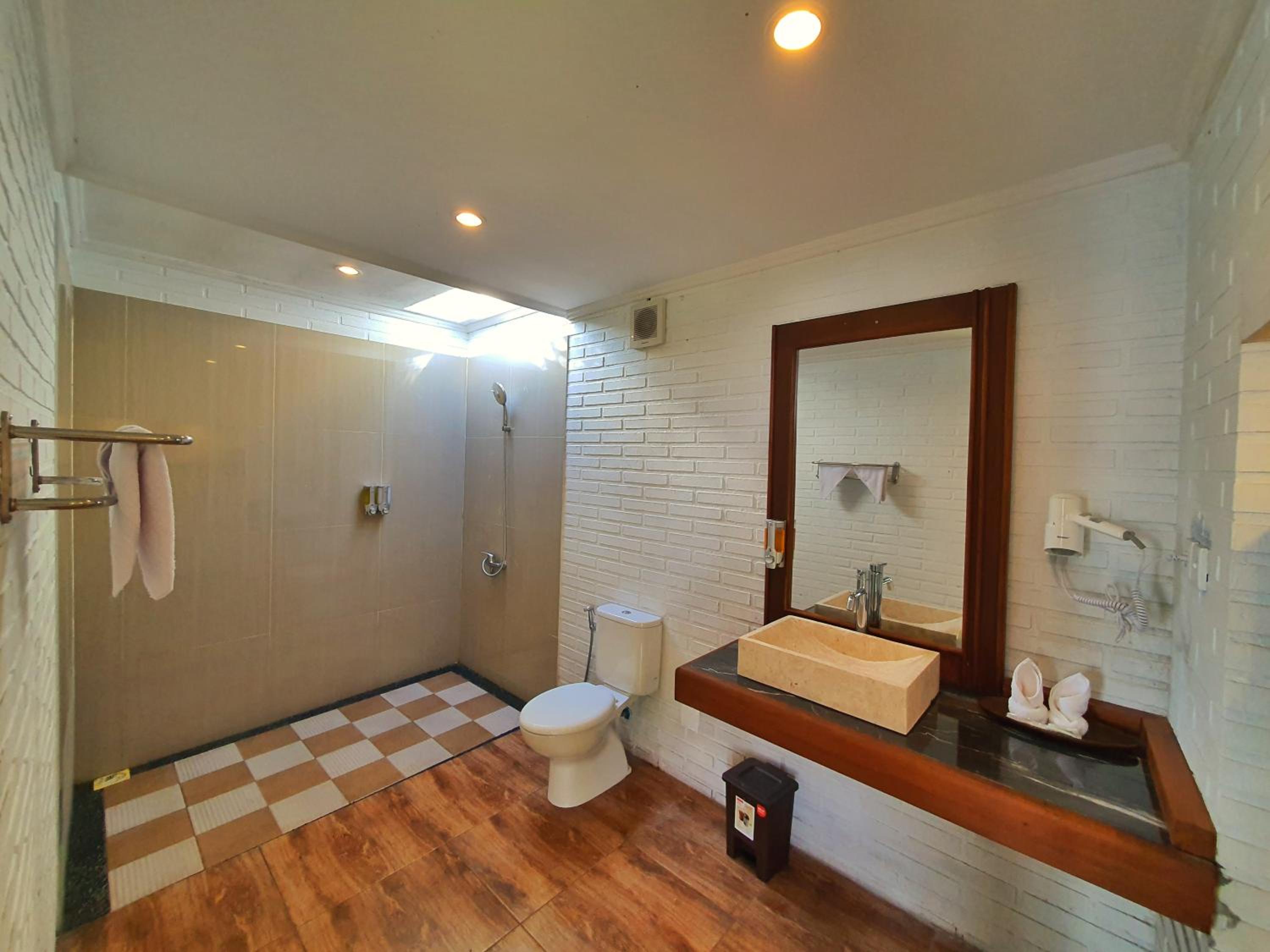 One-Bedroom House - Photo 13