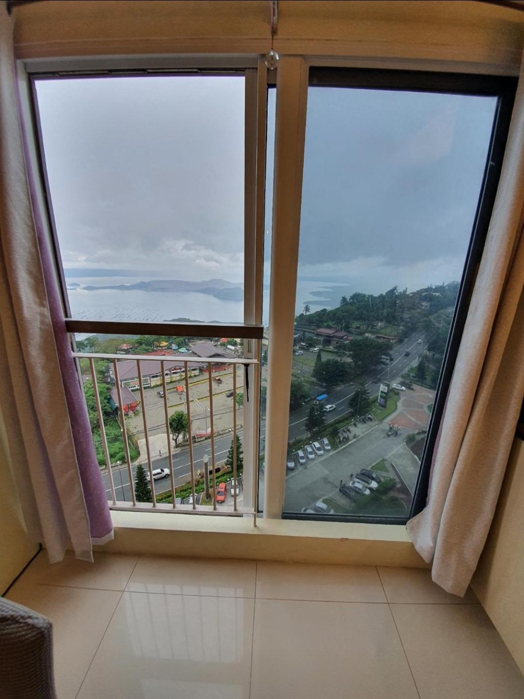 Studio with Lake View - Photo 11