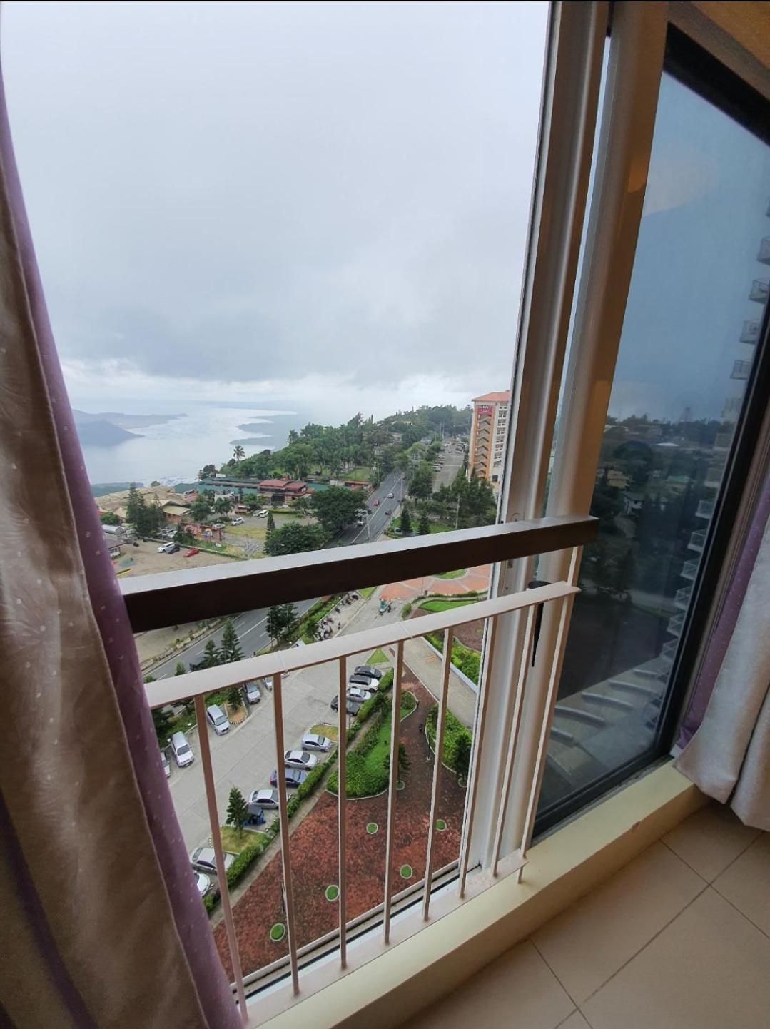 Studio with Lake View - Photo 10