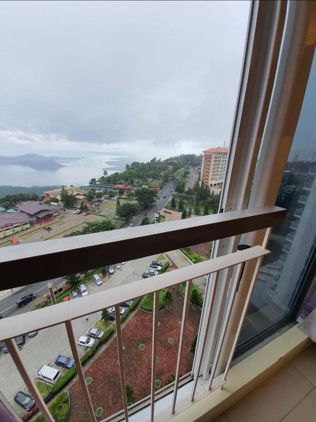 Studio with Lake View - Photo 9