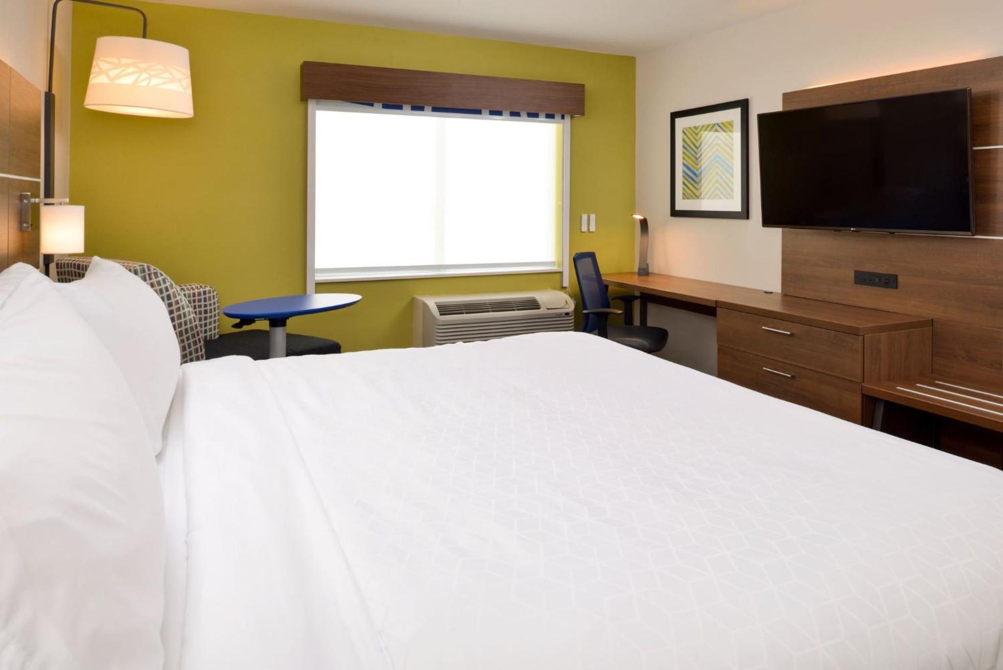Standard King Room photo 3