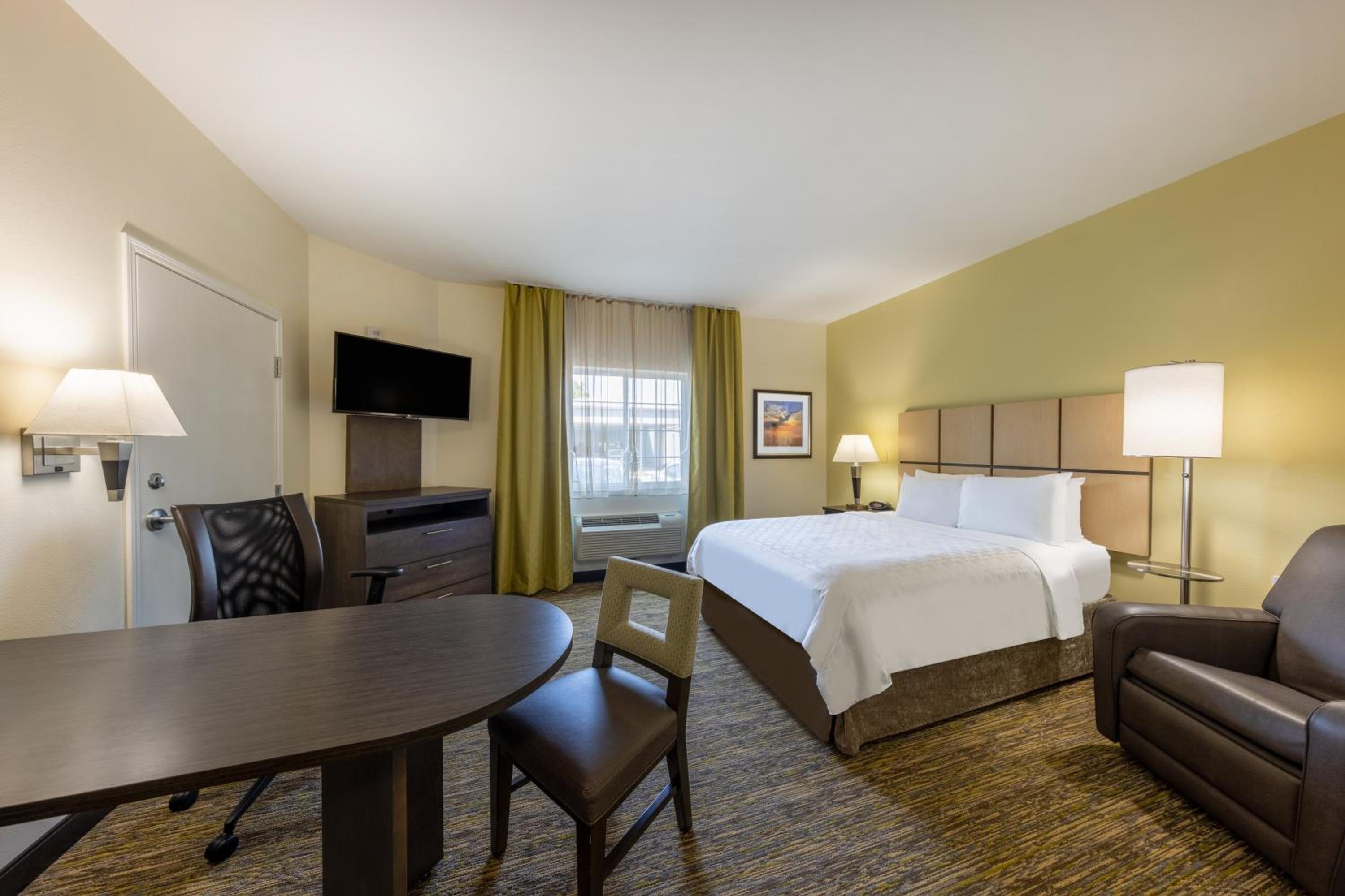 Queen Room - Mobility/Hearing Access - Non-Smoking  - Photo 1