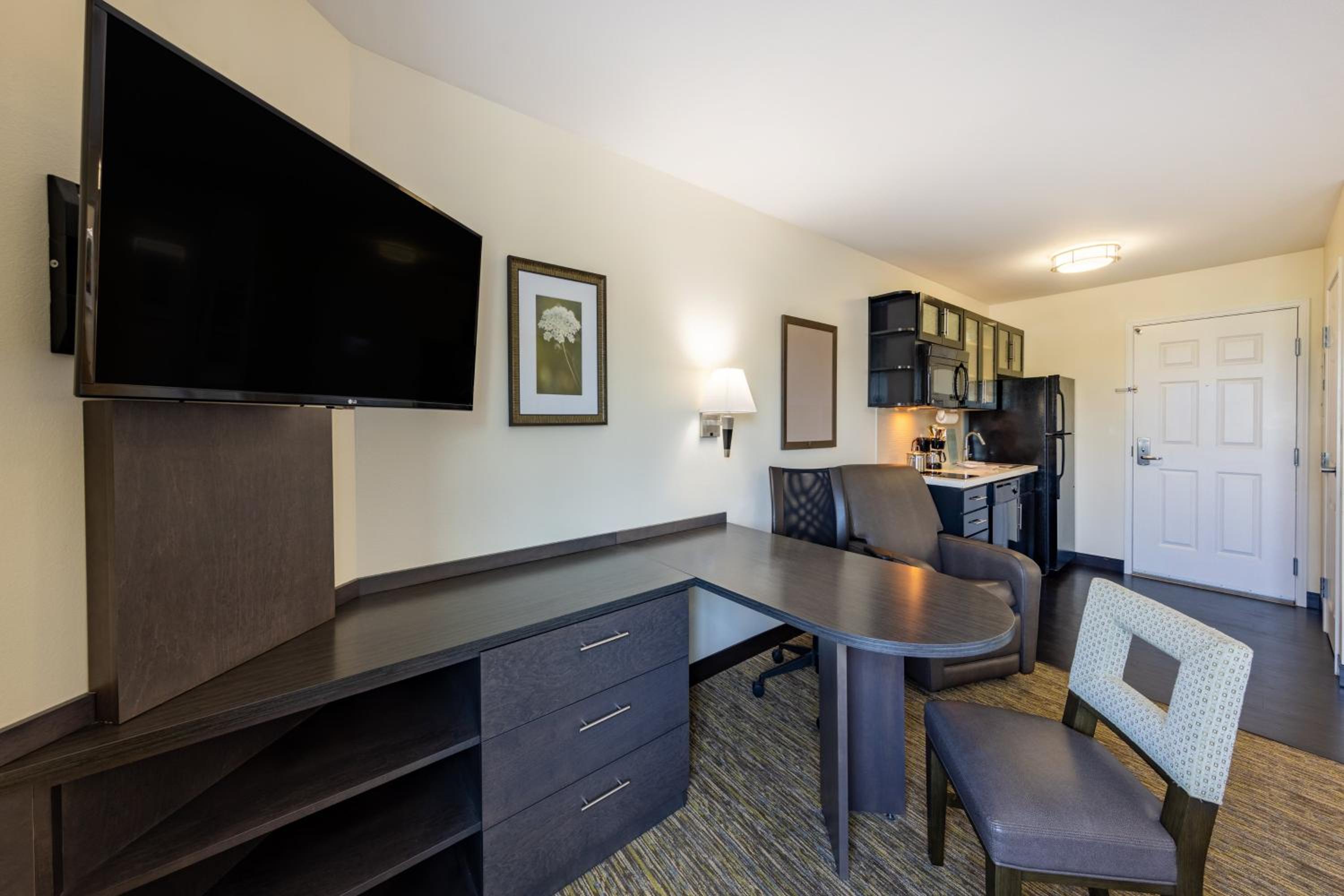 One-Bedroom King Suite - Non-Smoking - Photo 3