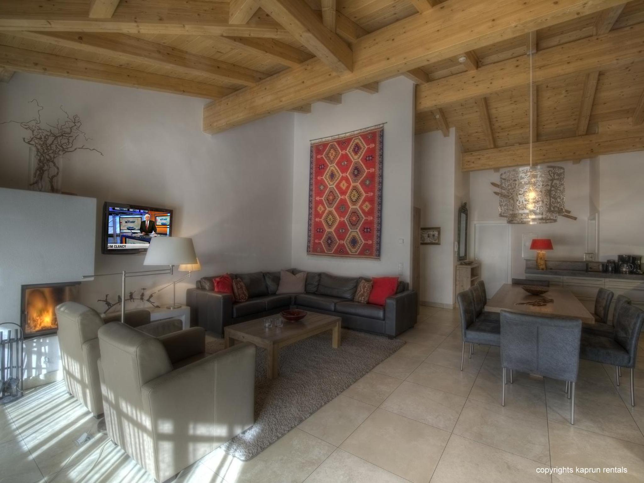 Deluxe Four-Bedroom Penthouse Apartment photo 1