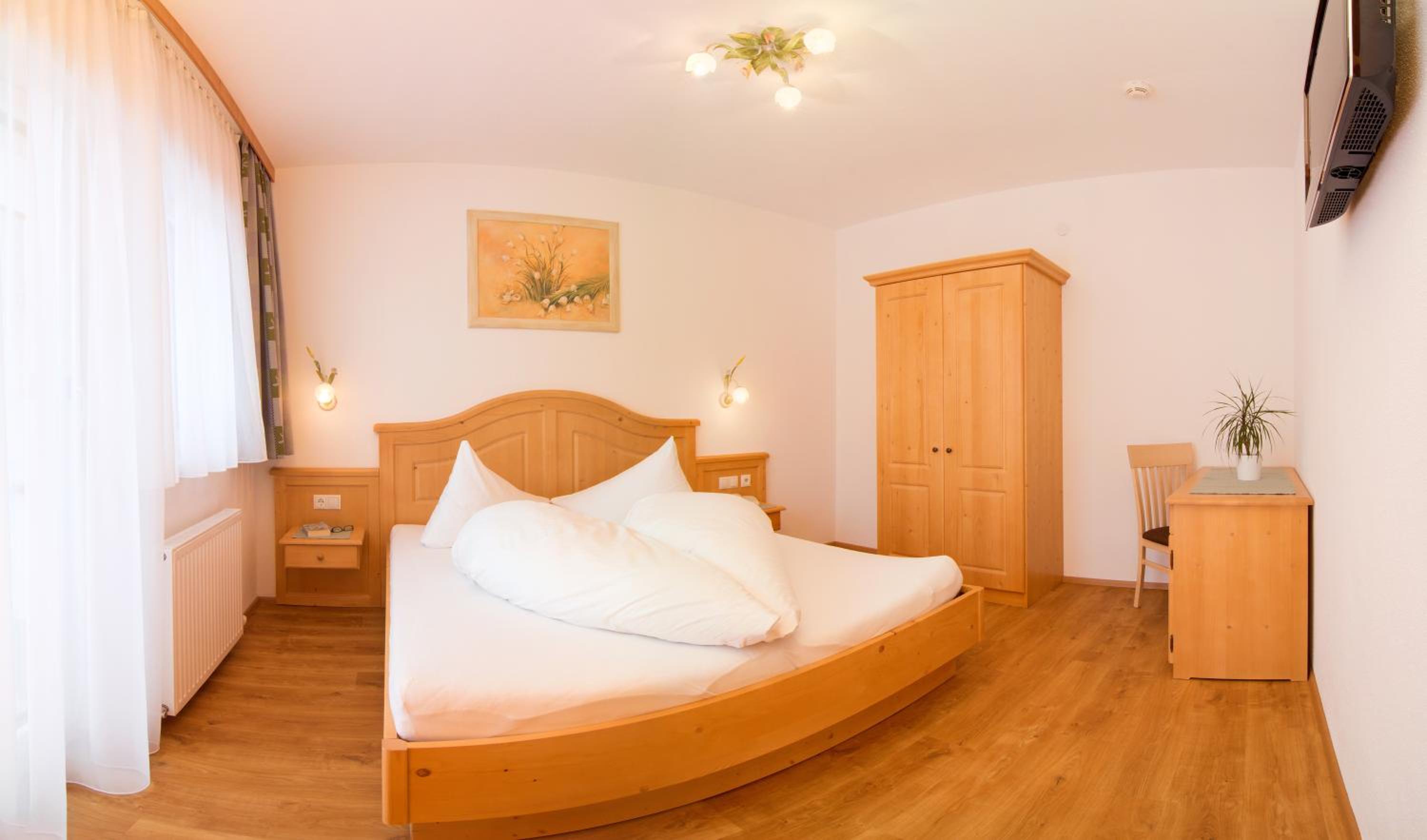 One-Bedroom Apartment with Garden photo 2