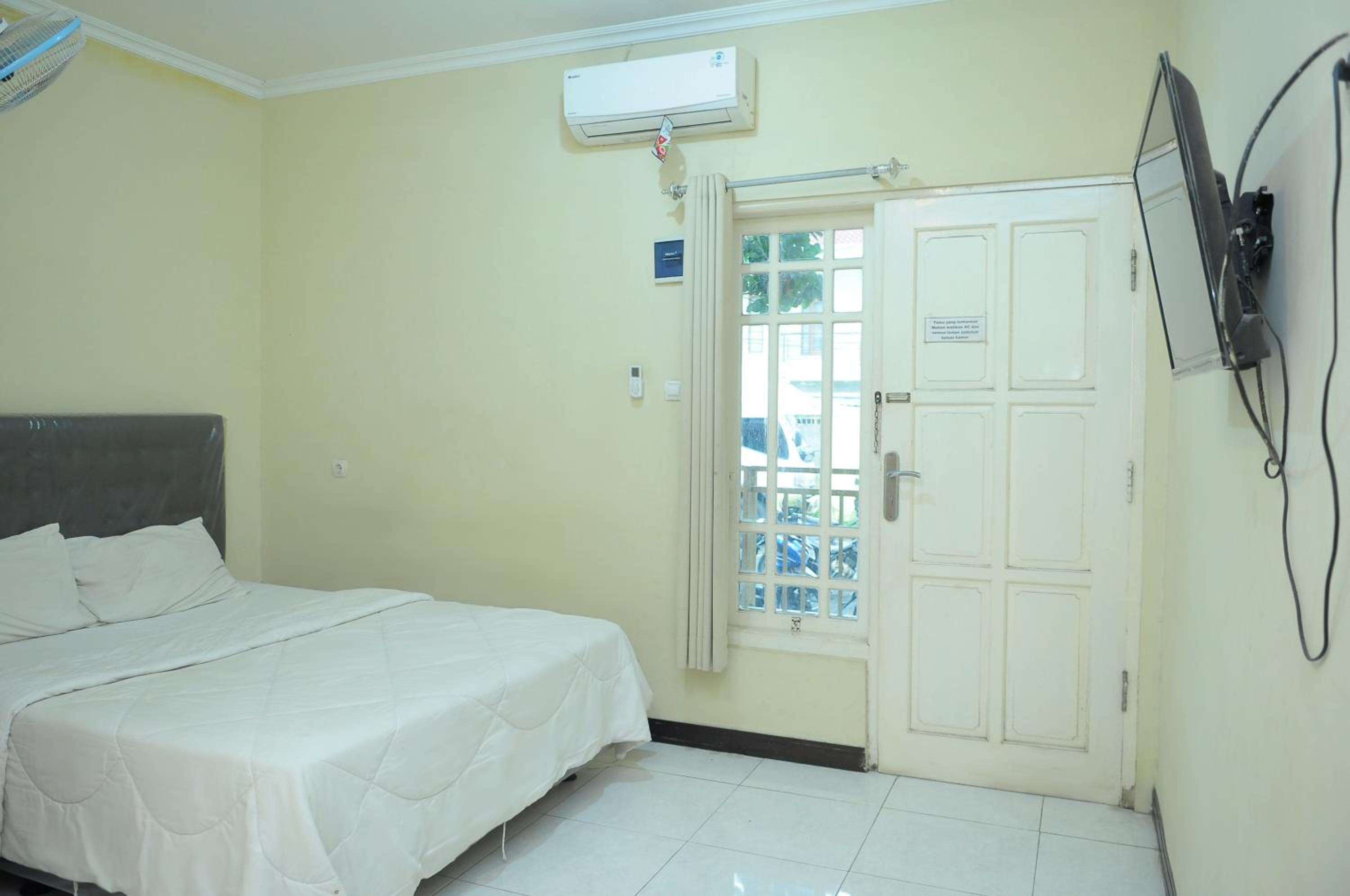 Economy Double Room photo 2