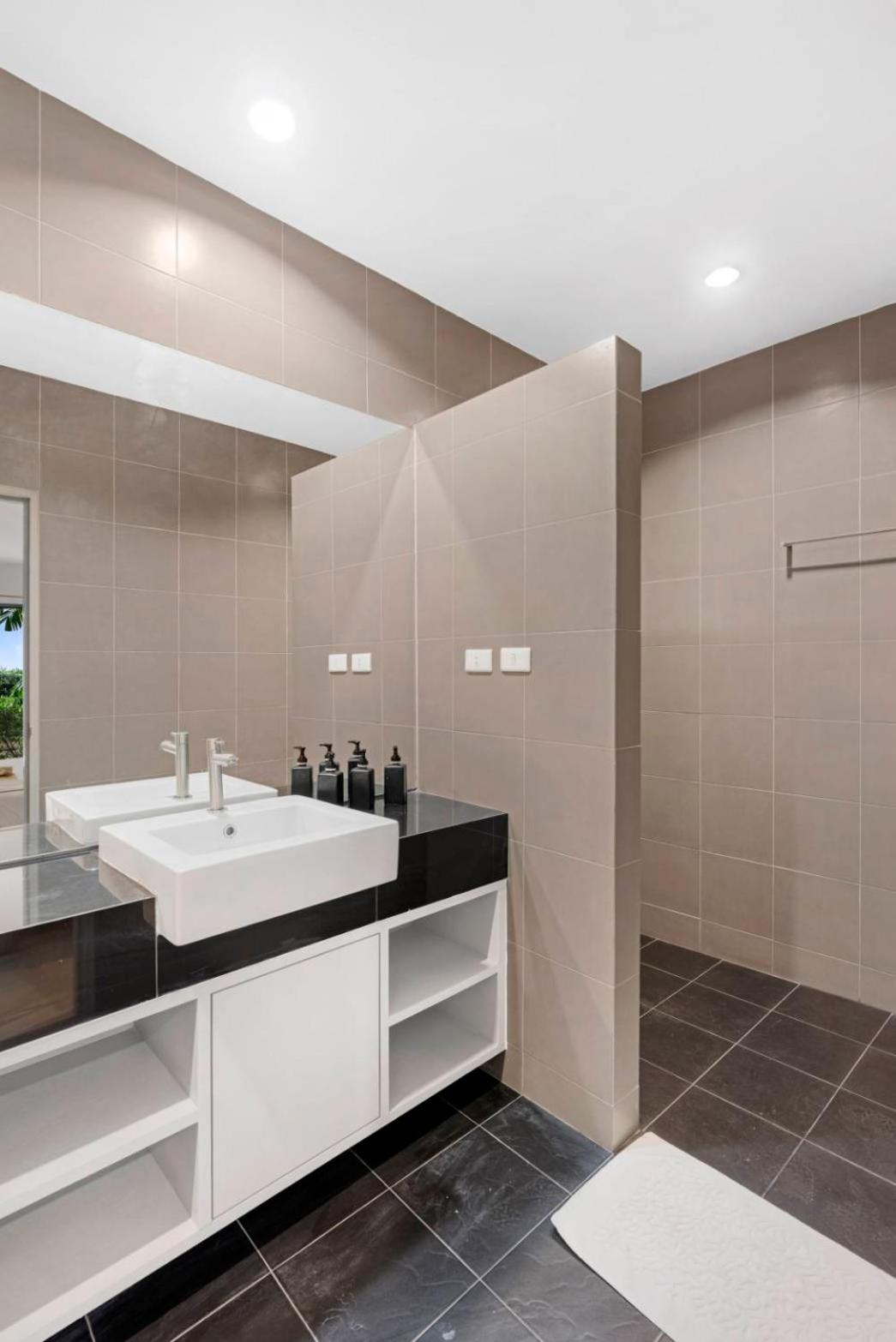 Superior Suite - Photo 2