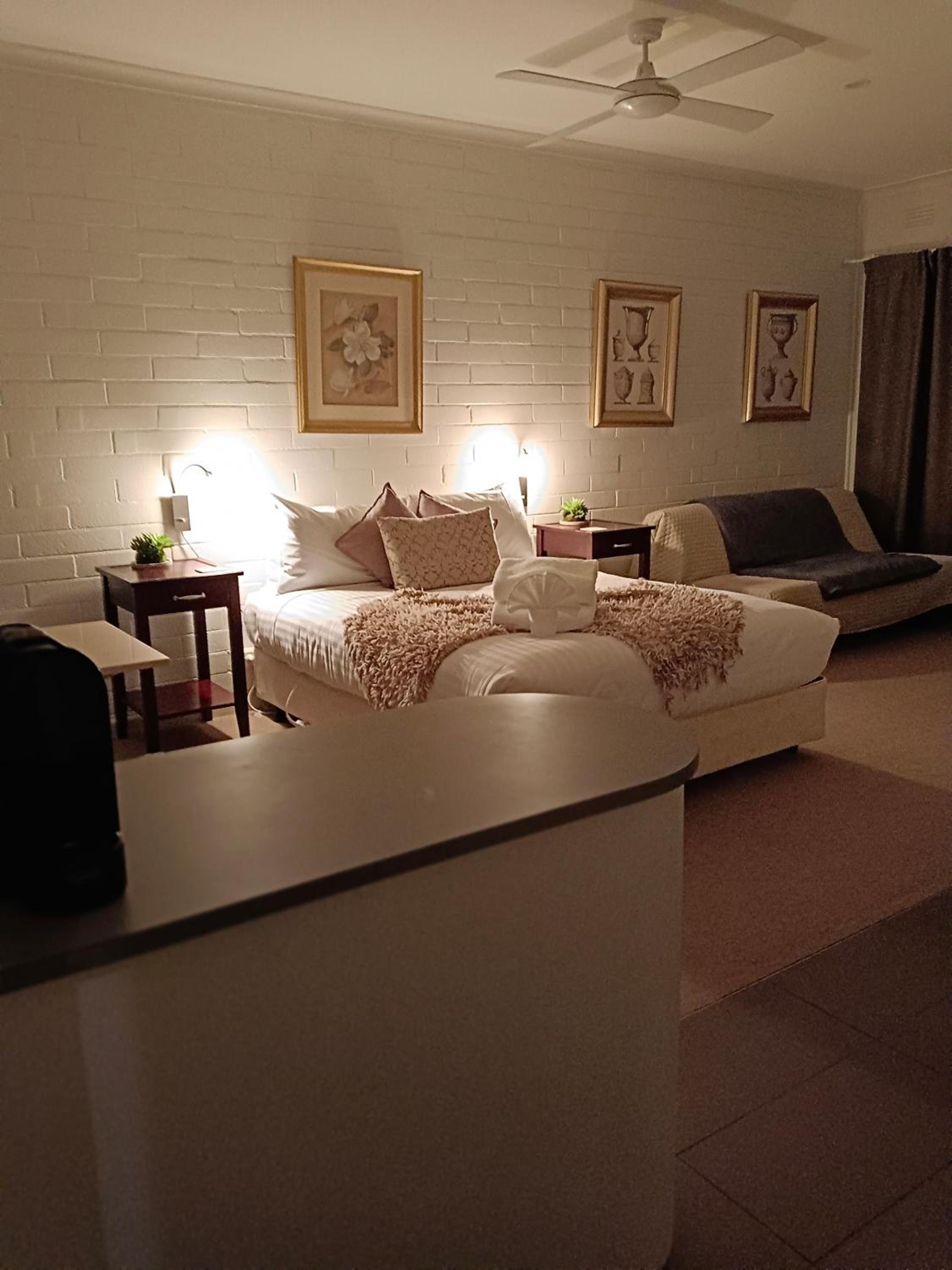 Deluxe Queen Room - Photo 1