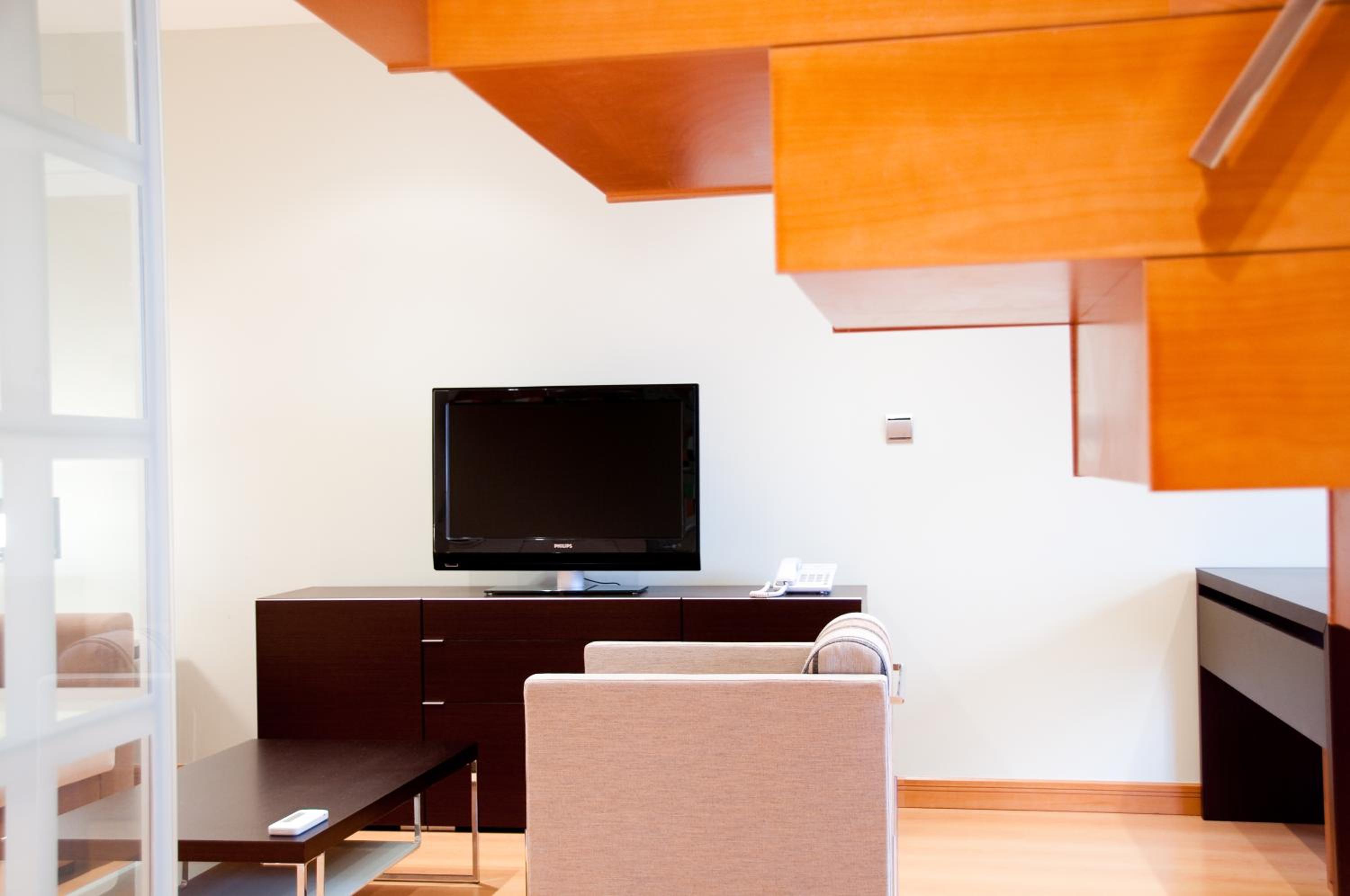 Family Room - Photo 7