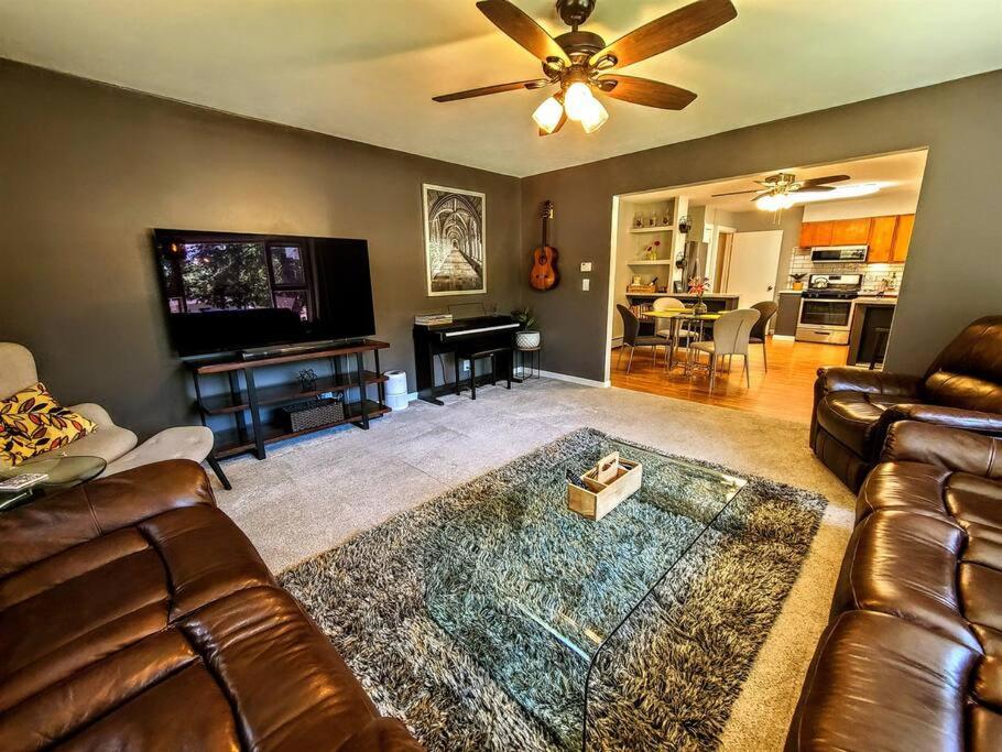 Three-Bedroom House photo 1