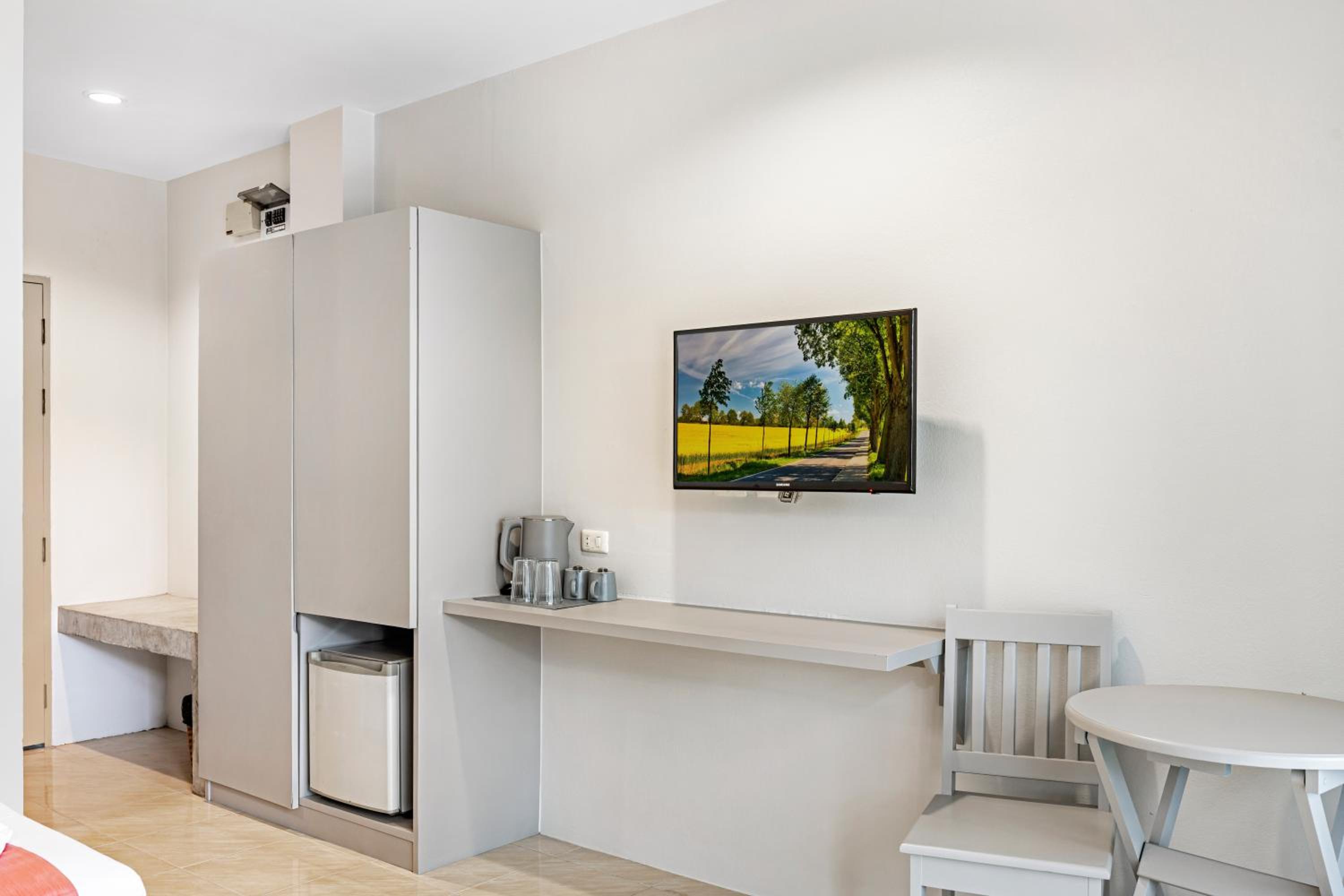 Standard Double Room - Photo 8