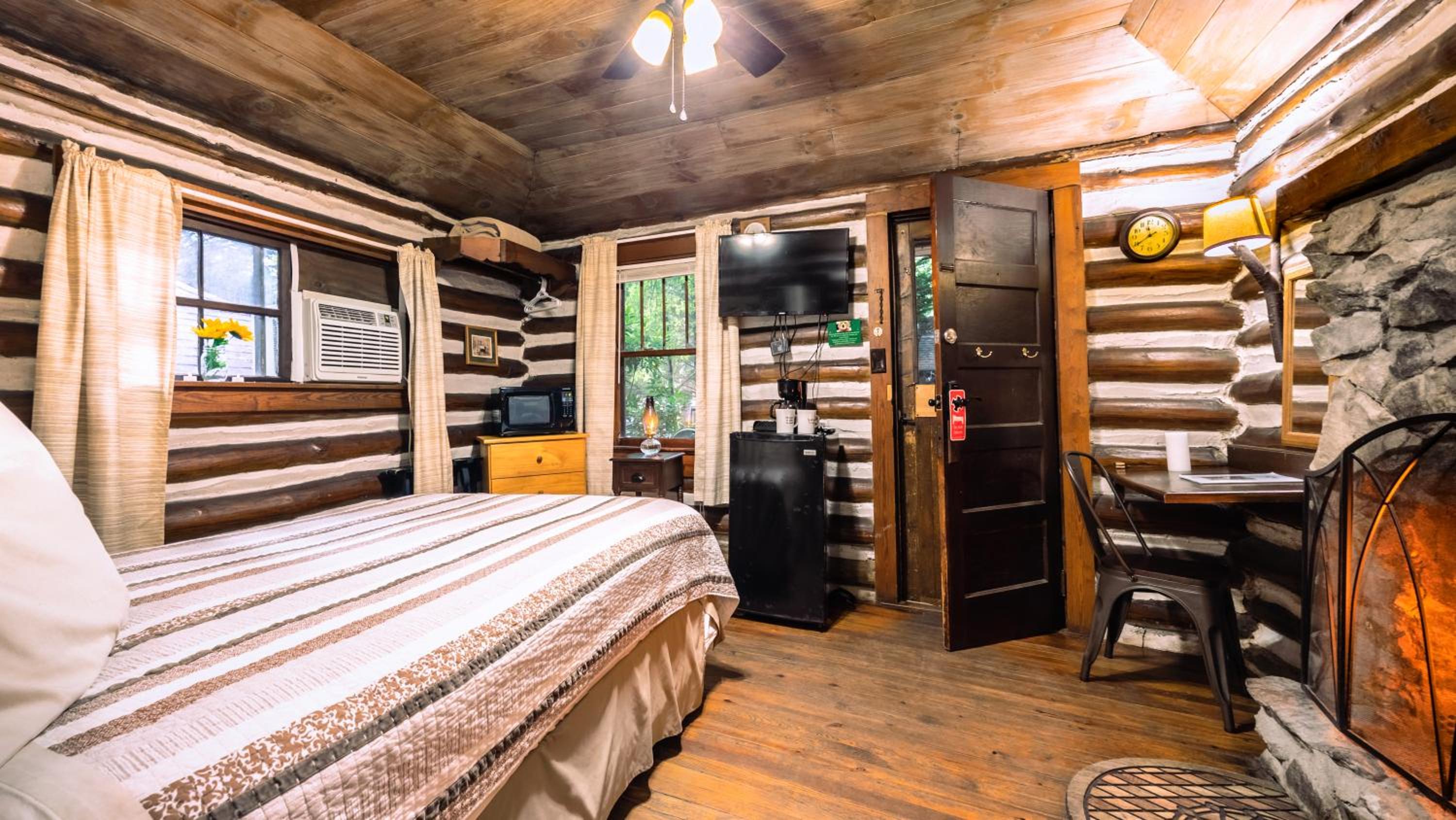 Hill Billy Cabin - Photo 9