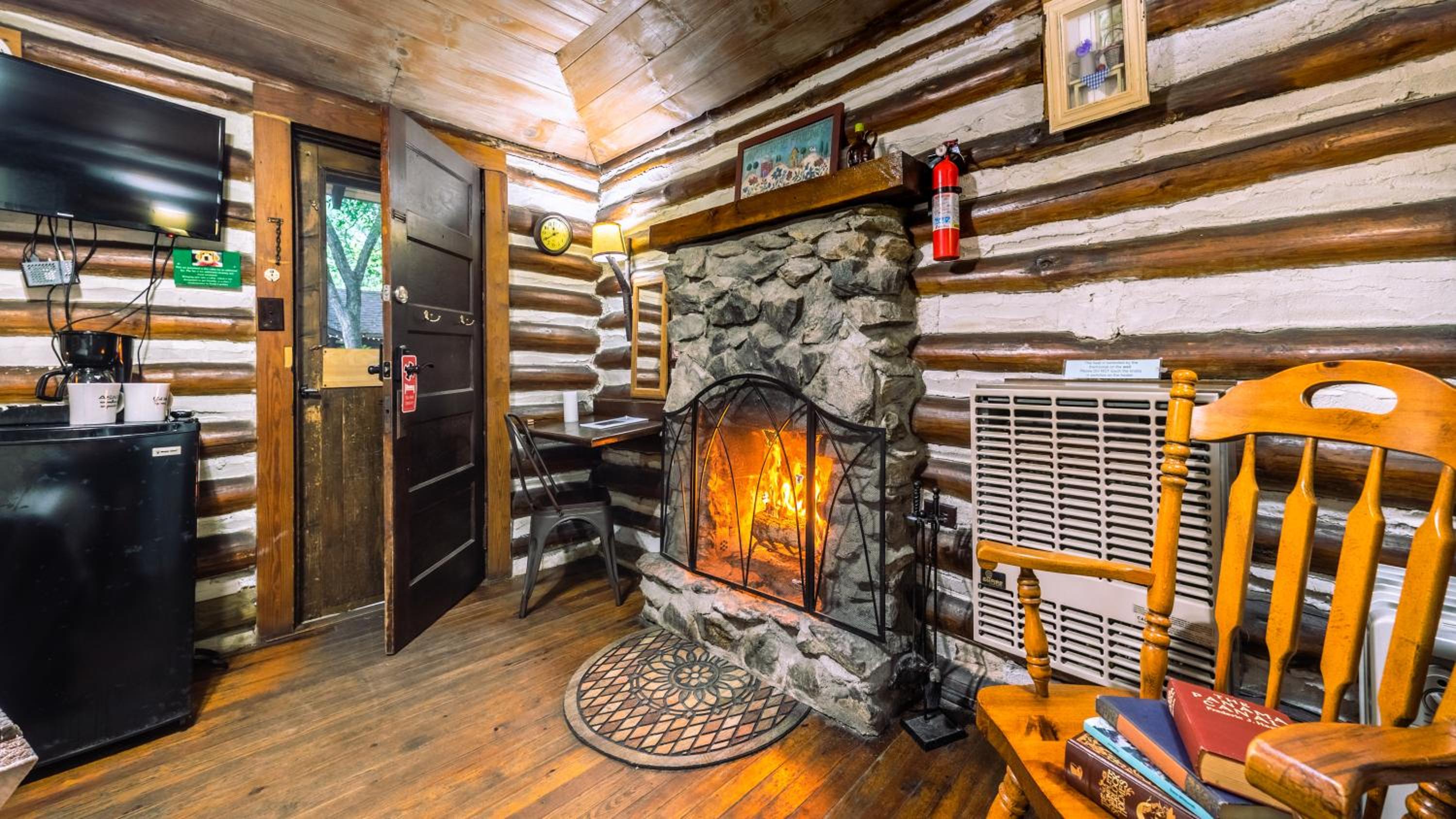 Hill Billy Cabin - Photo 1