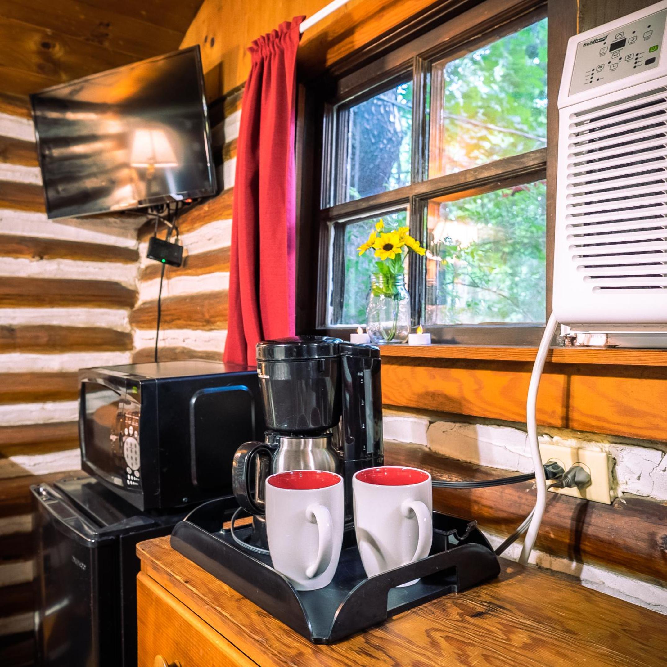 Snuggle Inn Cabin - Photo 3