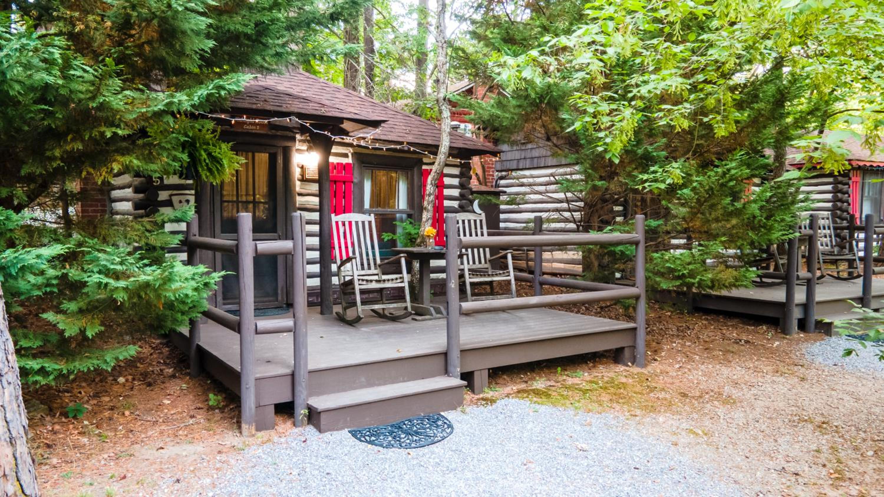 Snuggle Inn Cabin - Photo 9