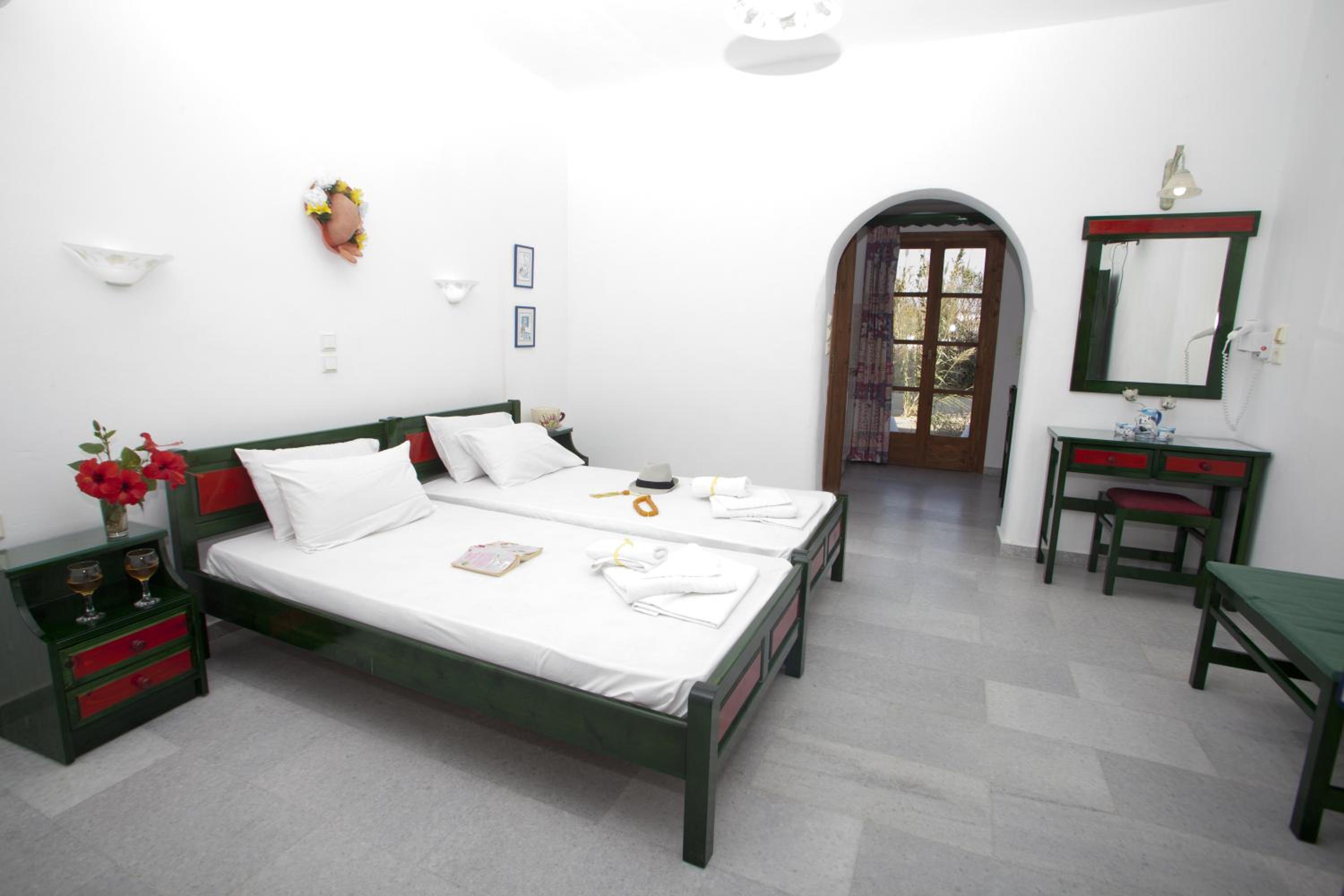 Special Offer - Studio with Pool View and Car Rental (2 Adults)