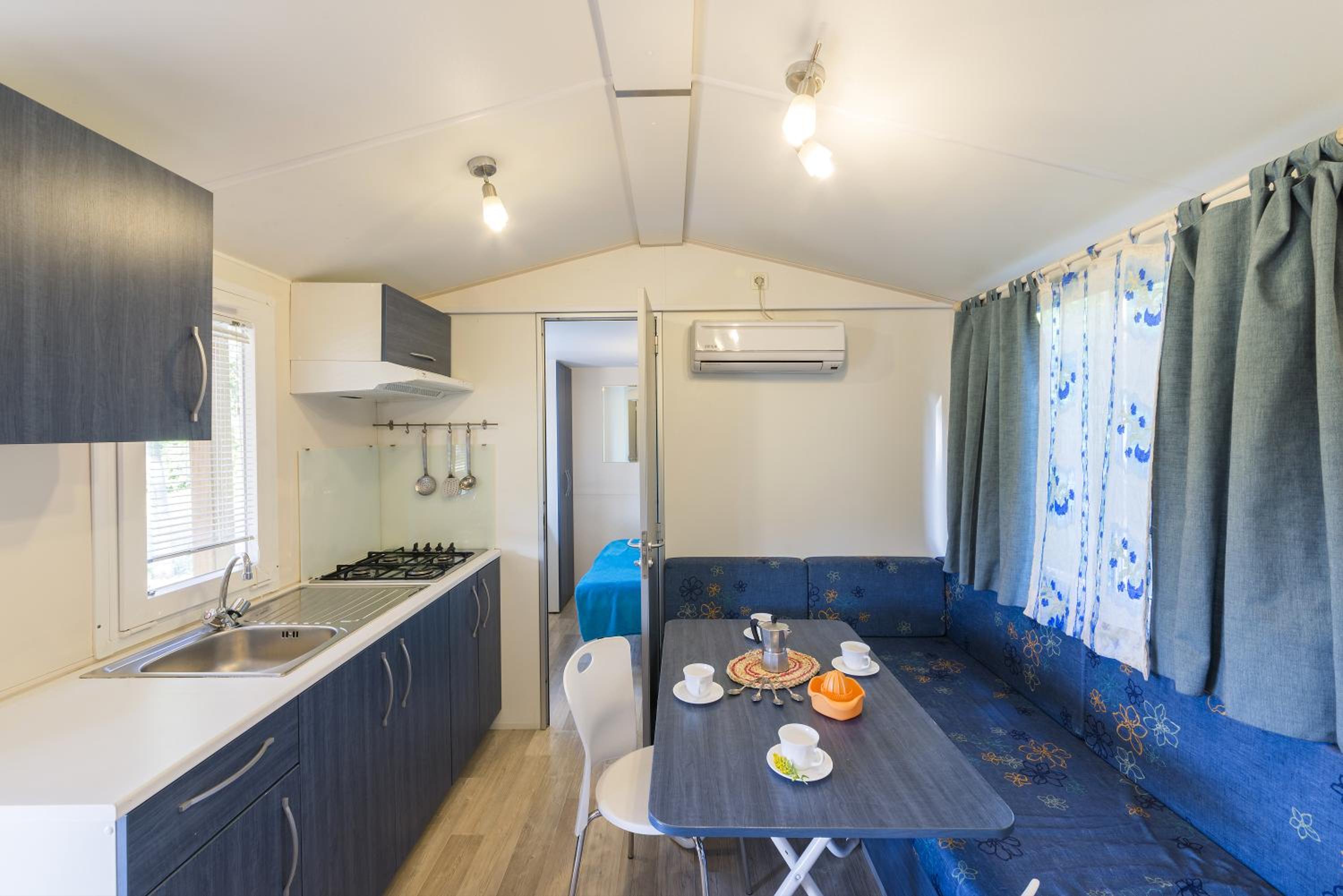 Mobile Home (5 Adults) photo 3