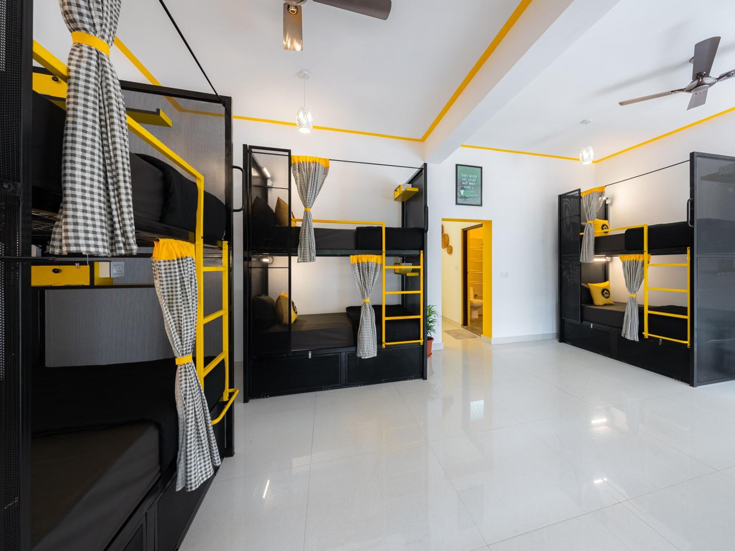 Bed in 6-Bed Mixed Dormitory Room photo 1