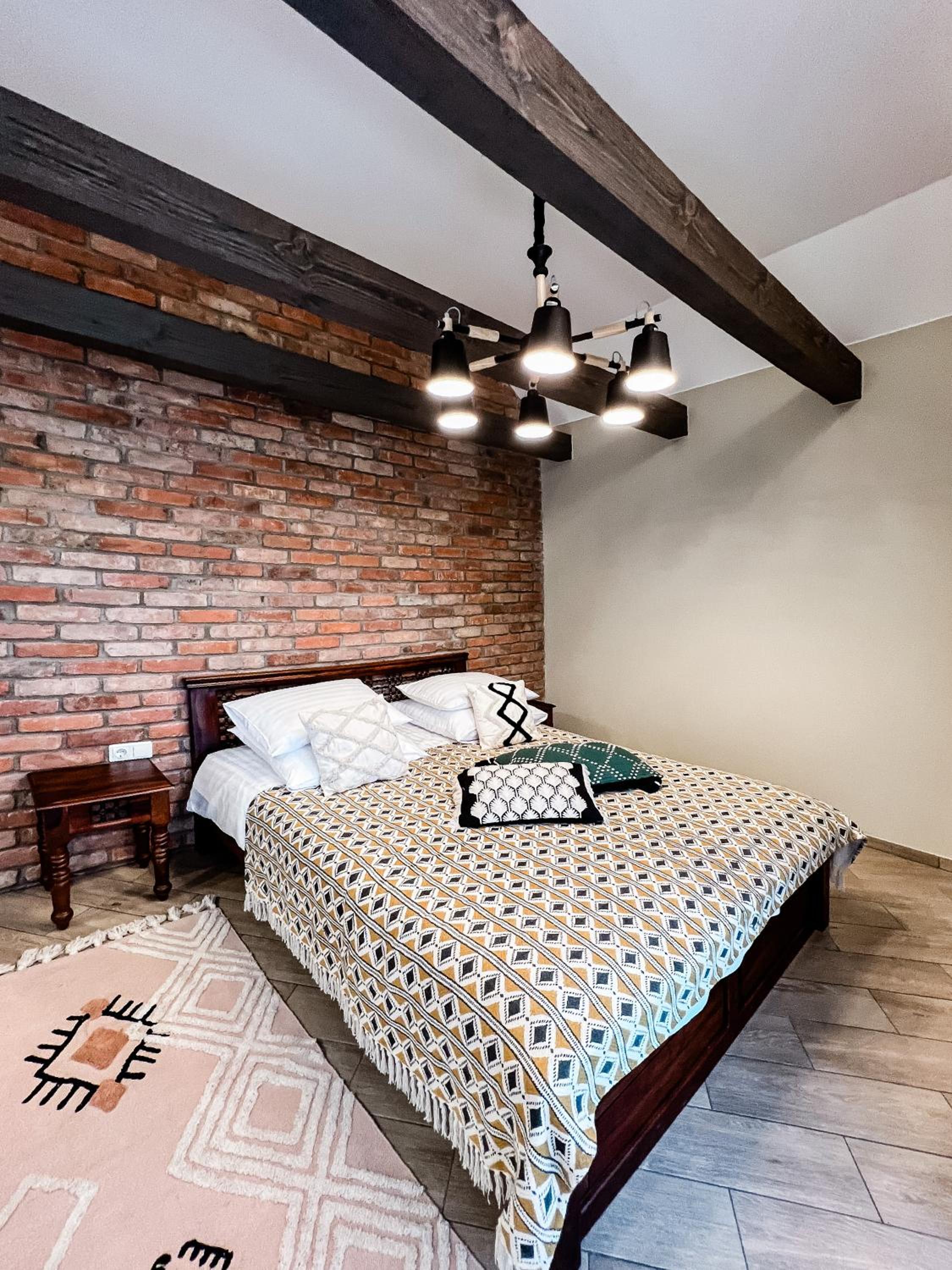 One-Bedroom House - Photo 2