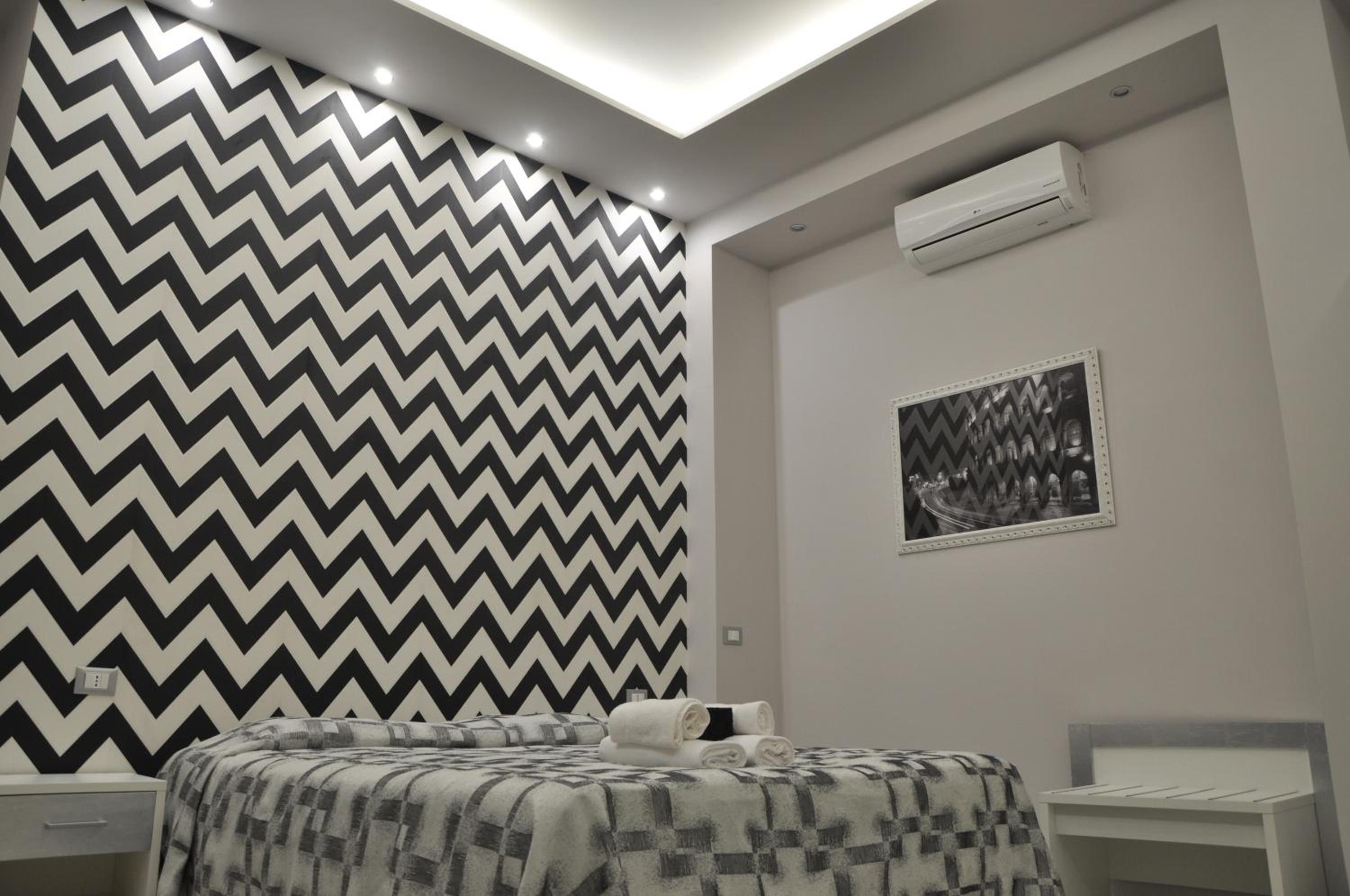 Suite with Spa Bath photo 2