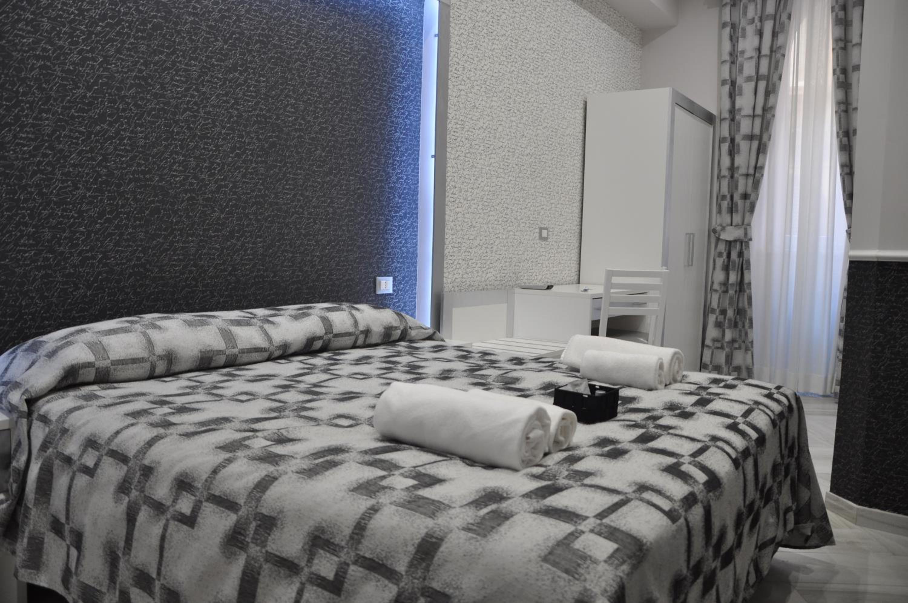 Double or Twin Room photo 3