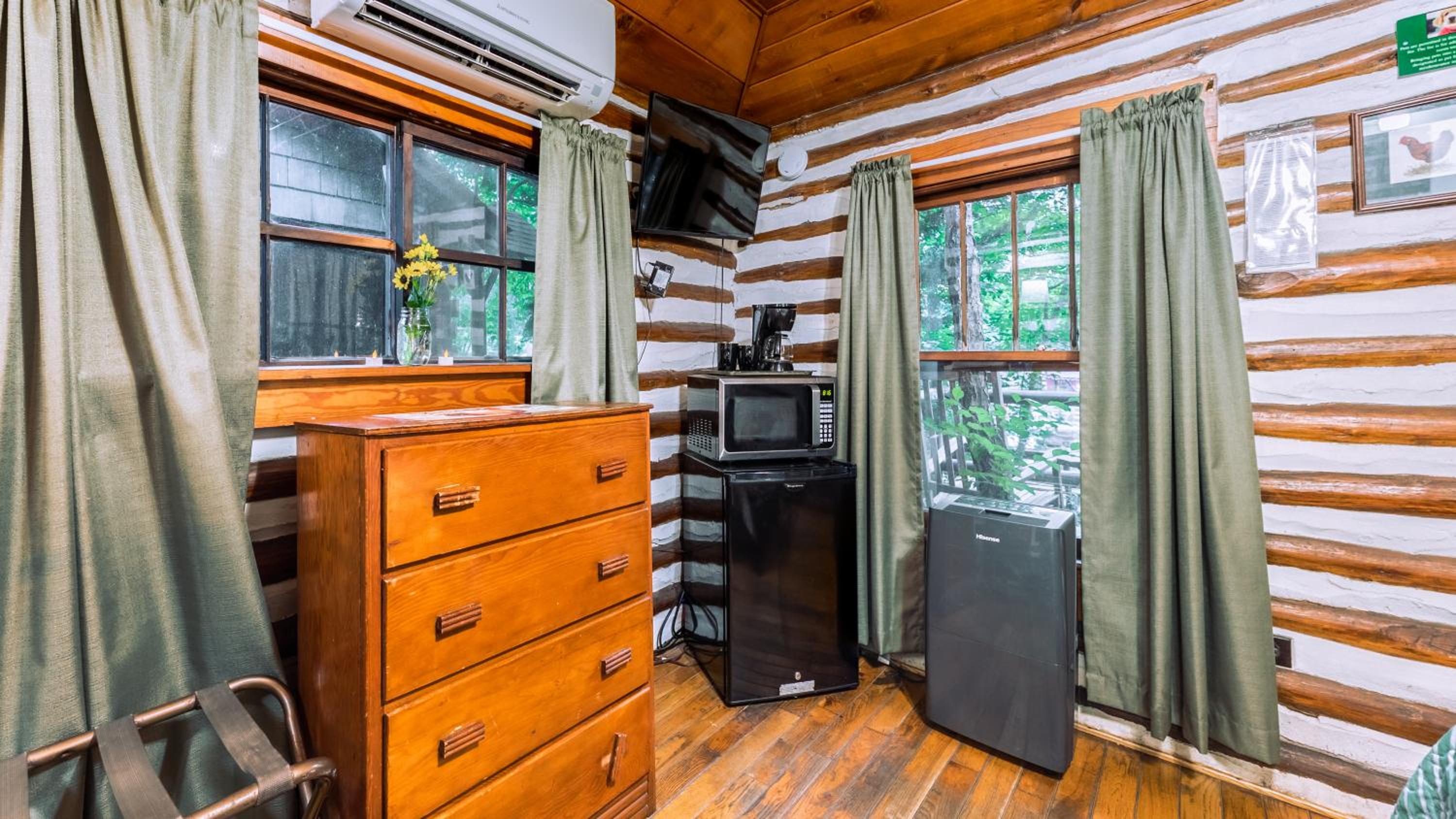 Midnight Roost Cabin - Photo 3