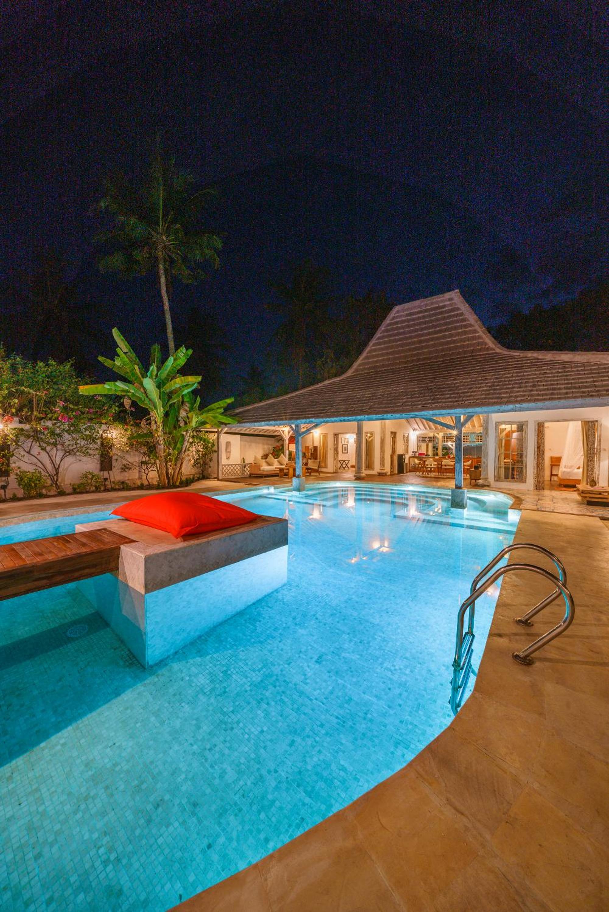 Three-Bedroom Villa photo 2