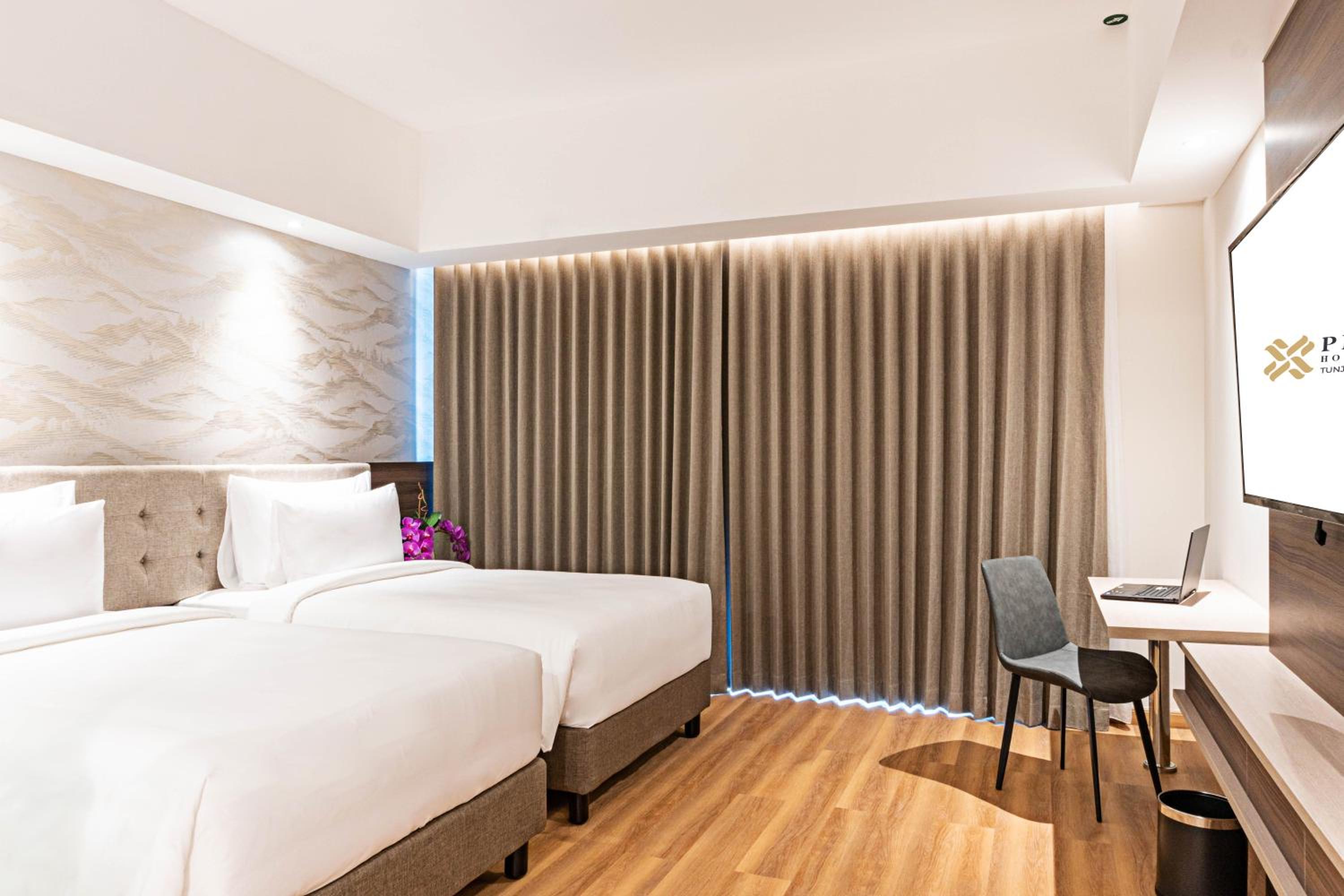 Business Twin Room - Photo 2