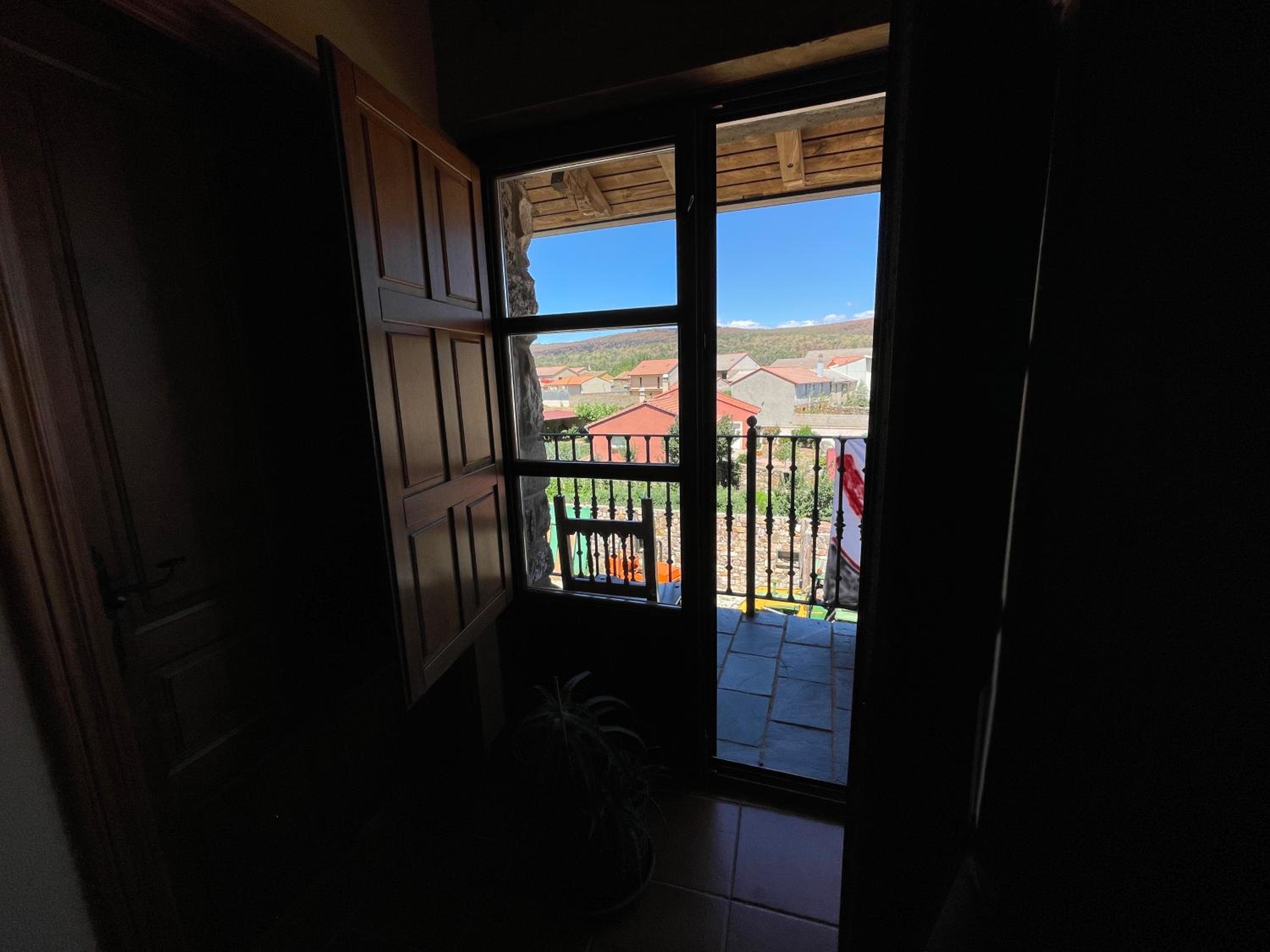 Deluxe Room (2 Adults + 1 Child) photo 3