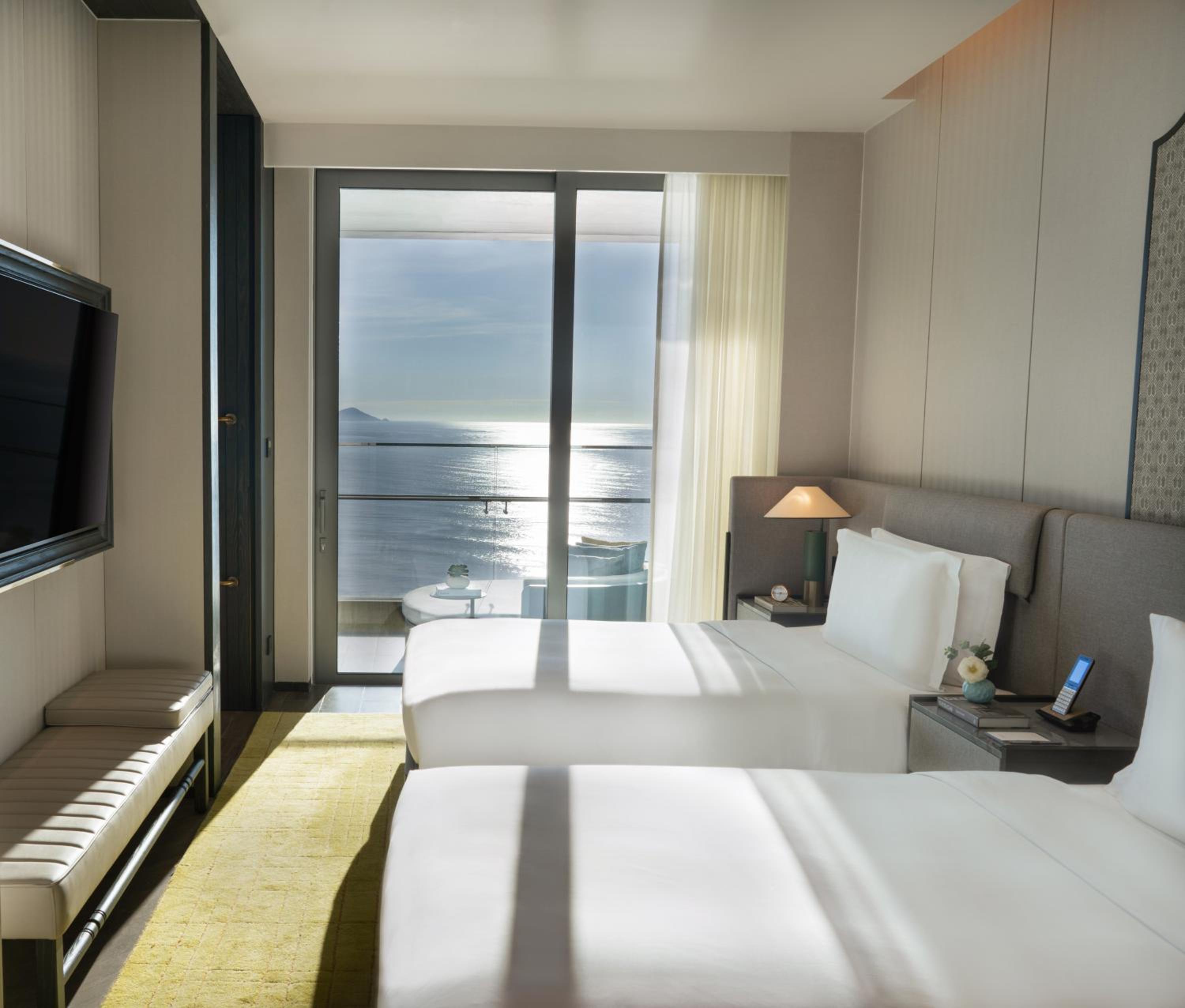 Deluxe Ocean View Suite Twin - Photo 6