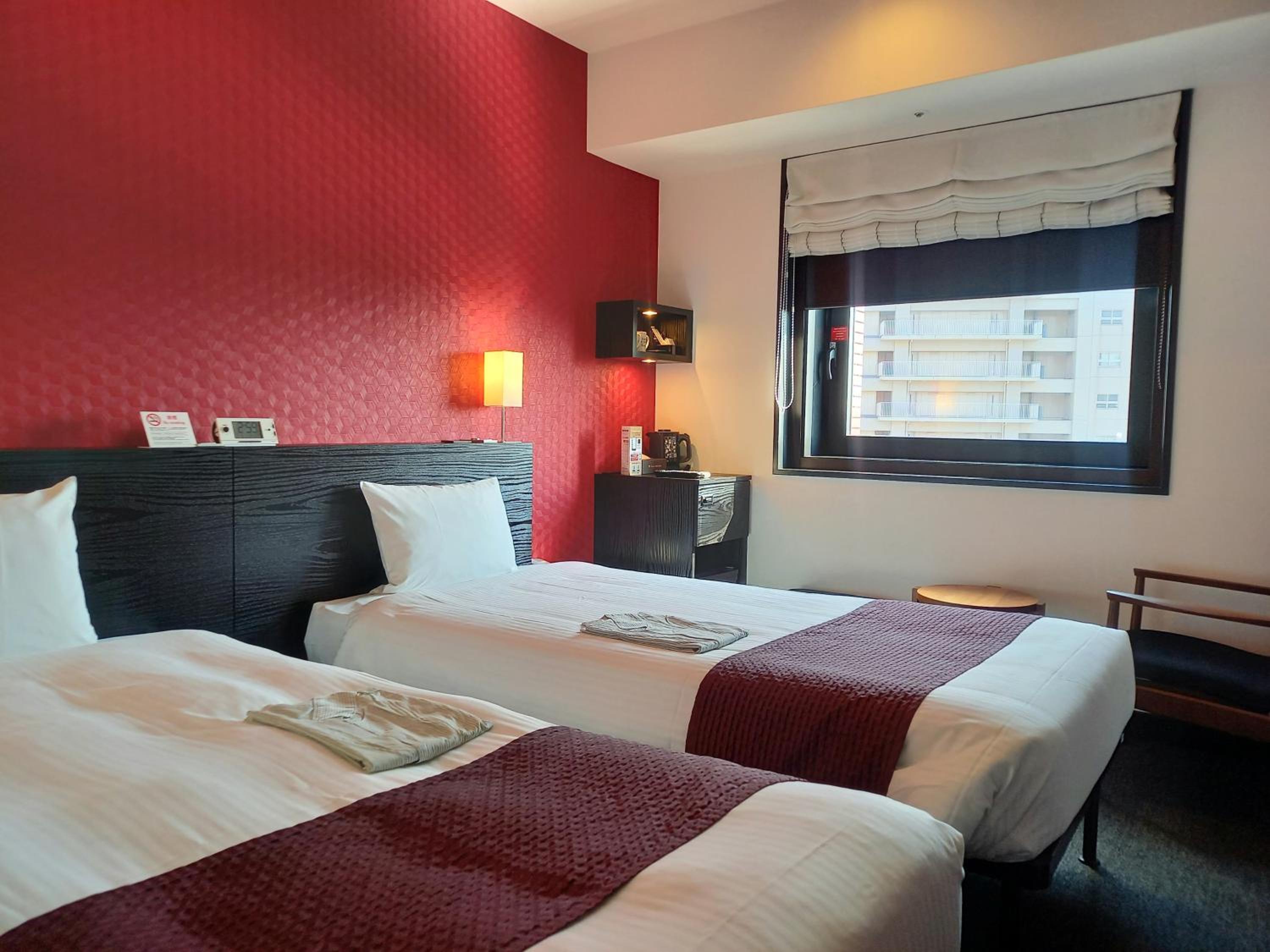 Standard Twin Room - Non-Smoking - Breakfast Box Included photo 1