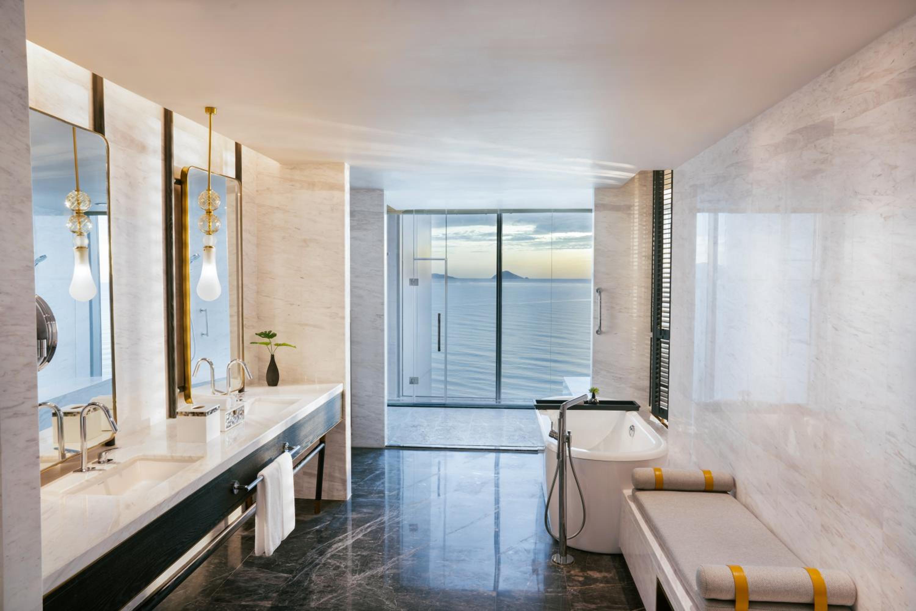 Executive Ocean View Suite - Photo 4