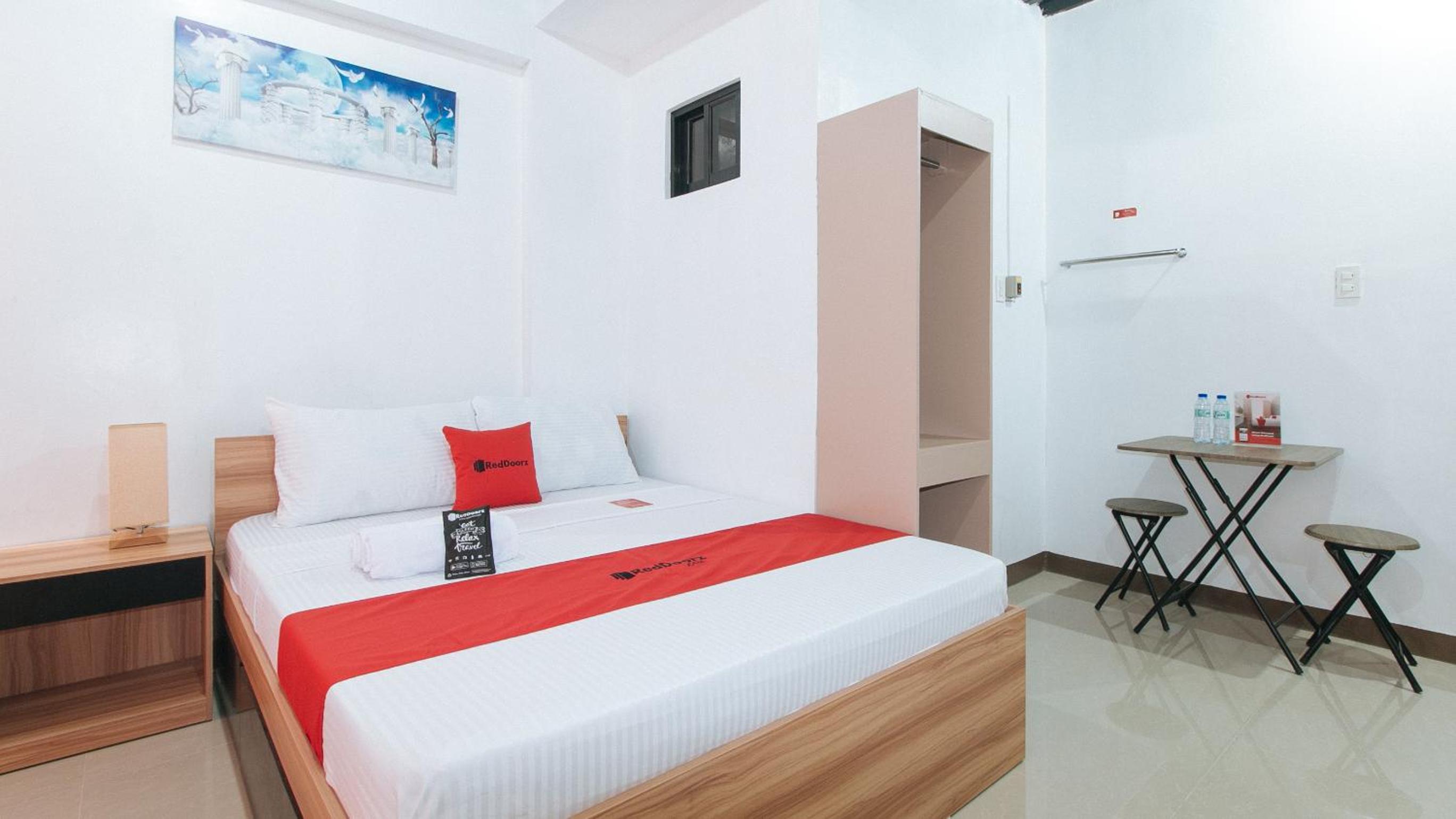 Suite - Photo 1