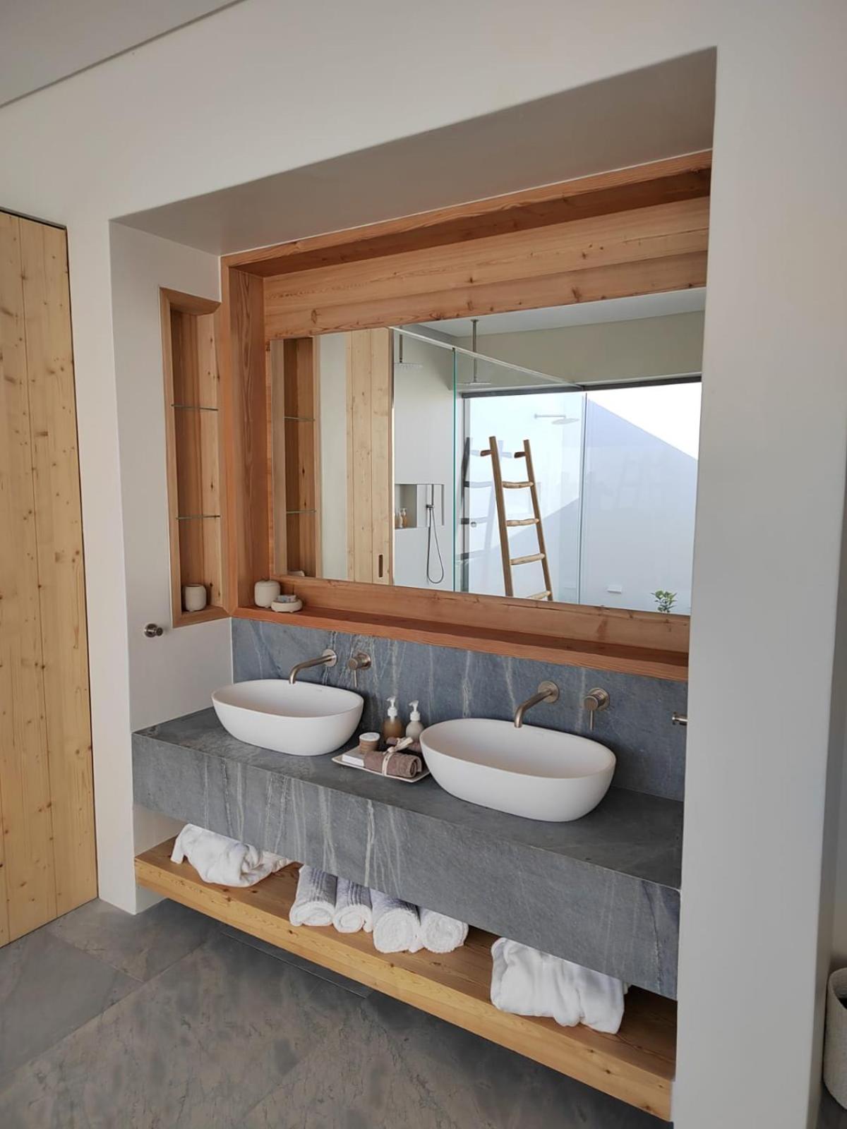 King Suite with Ocean View photo 2