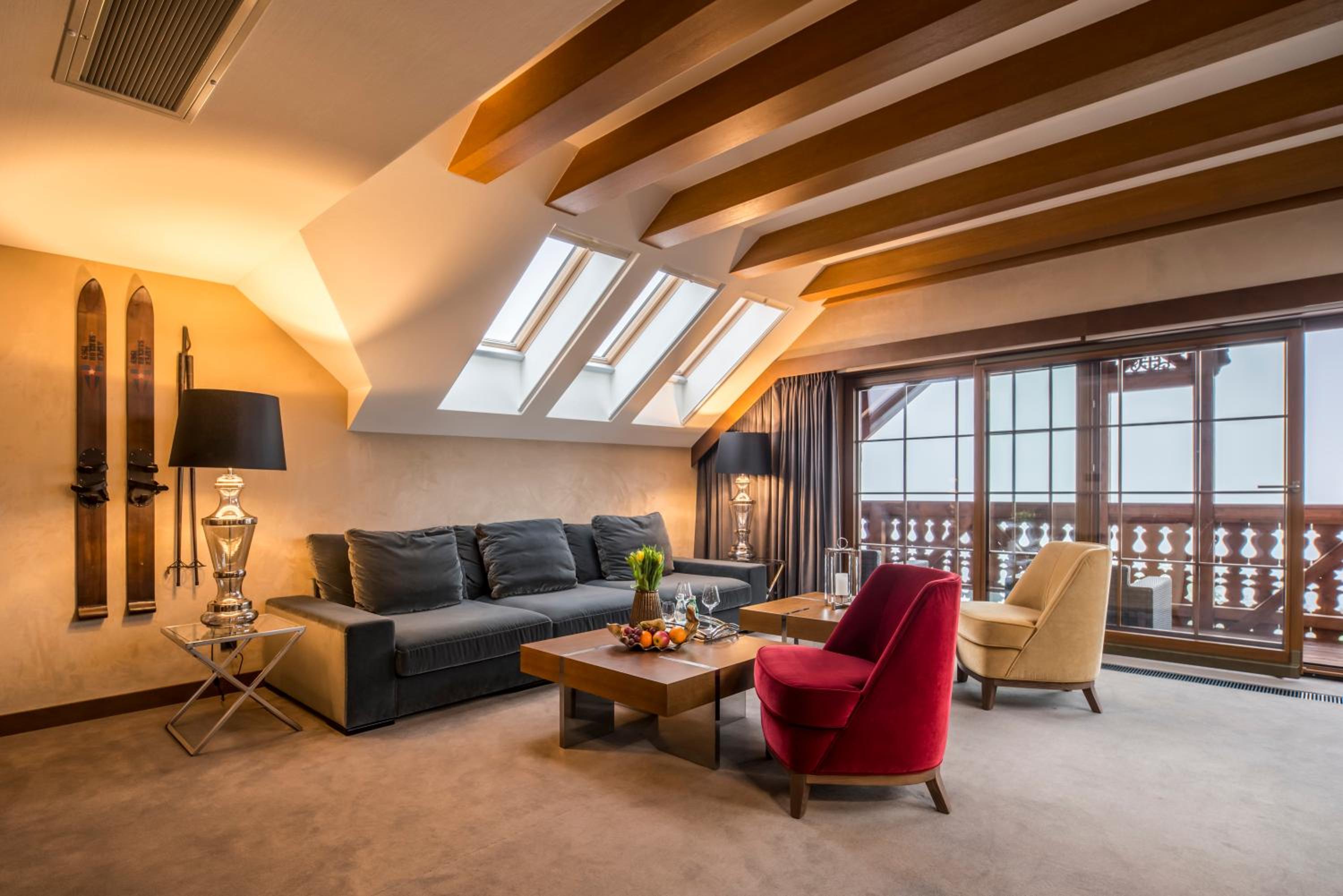 Apartment Grand with Balcony