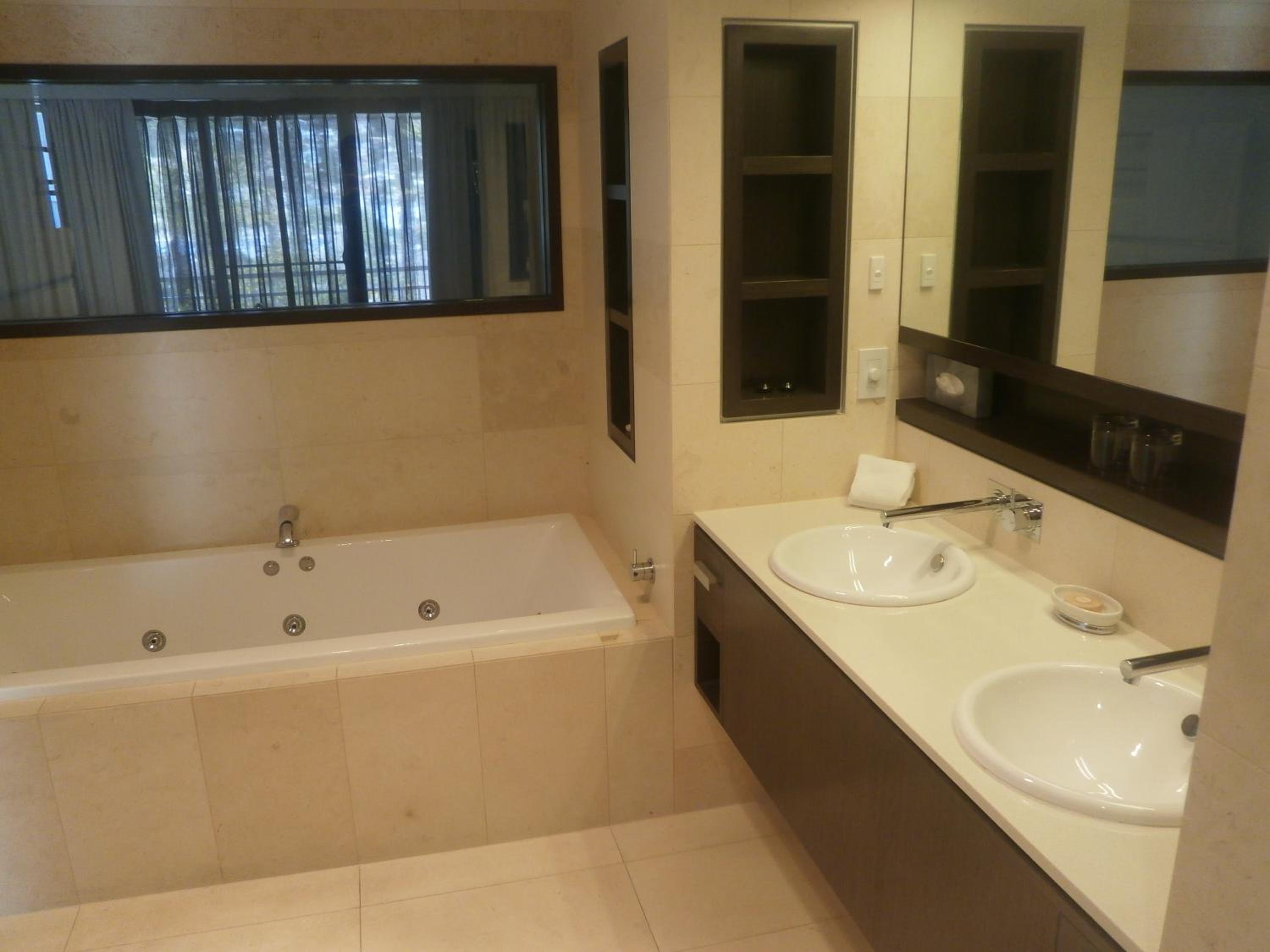 Superior Suite - Photo 8