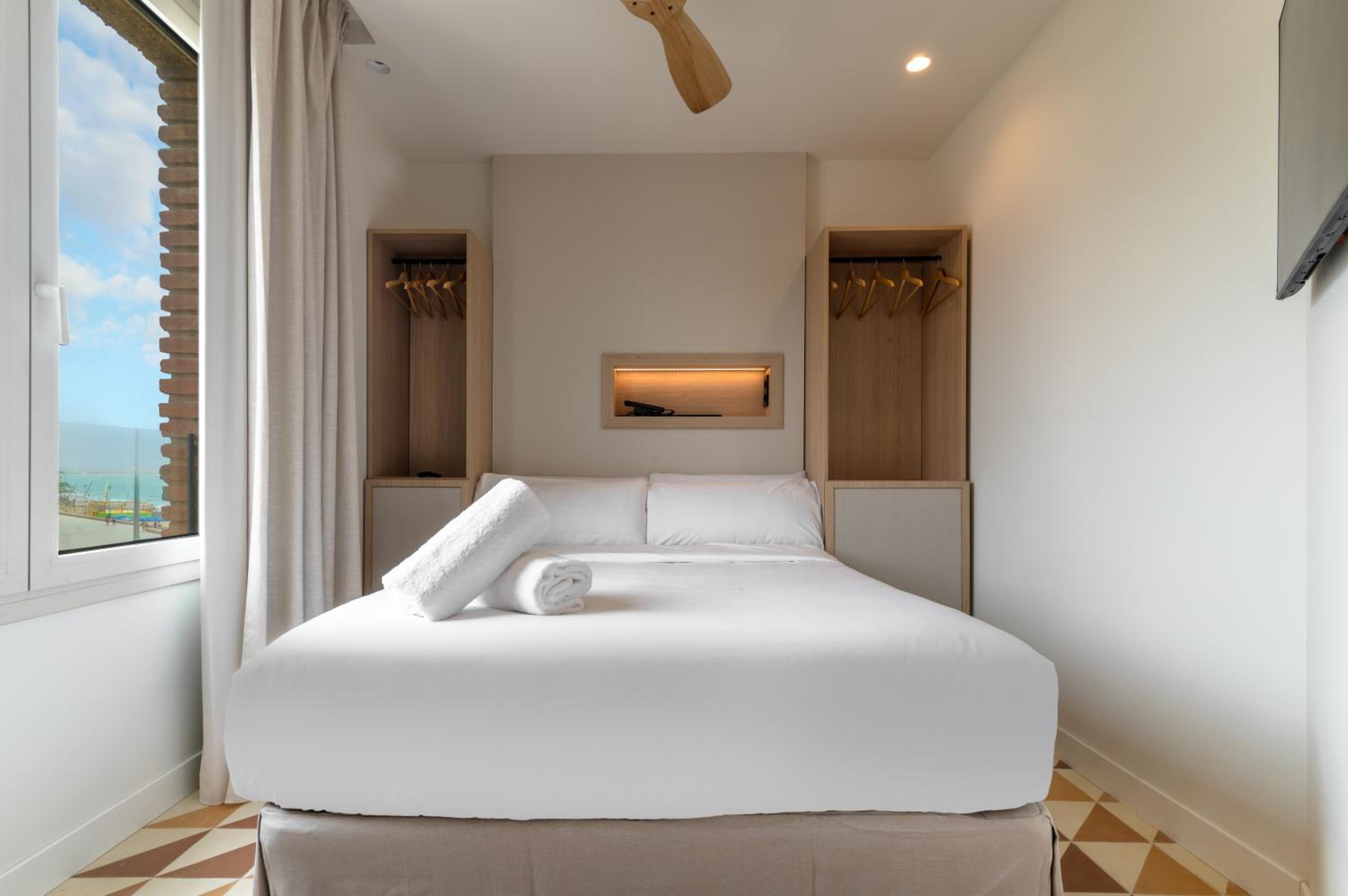 Small Double Room - Photo 6