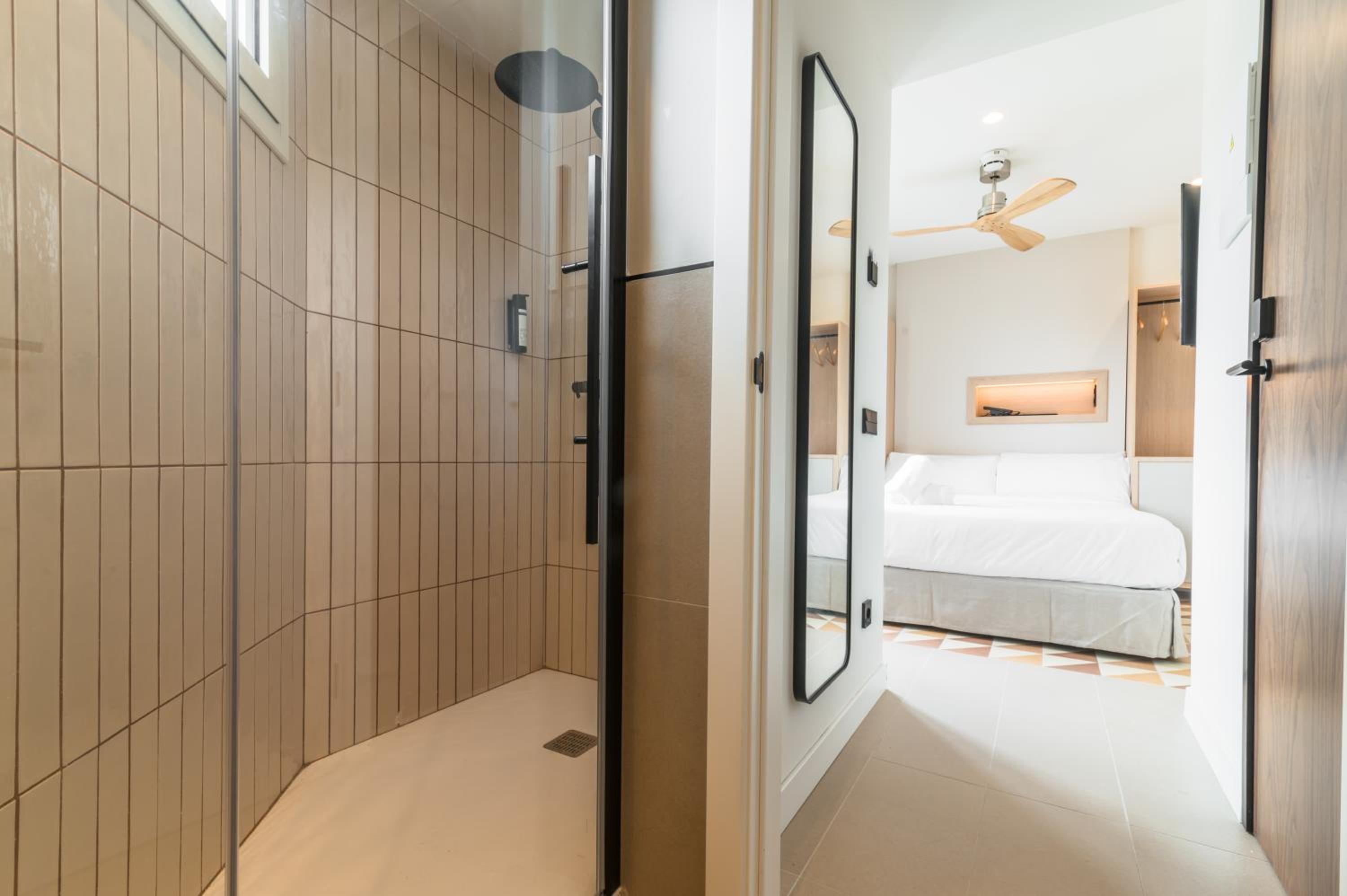 Small Double Room - Photo 3