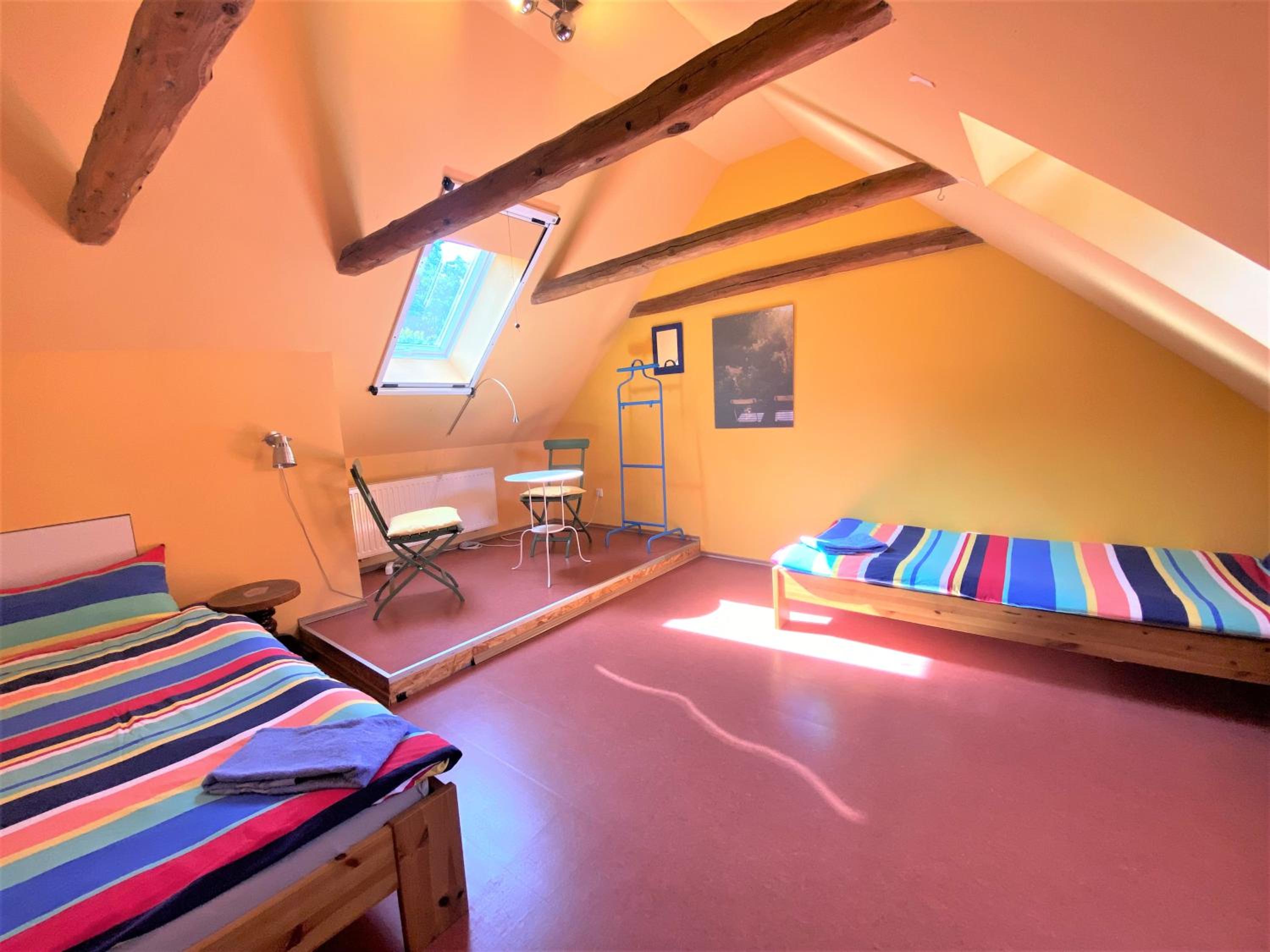 Twin Room with Private Bathroom - Photo 3