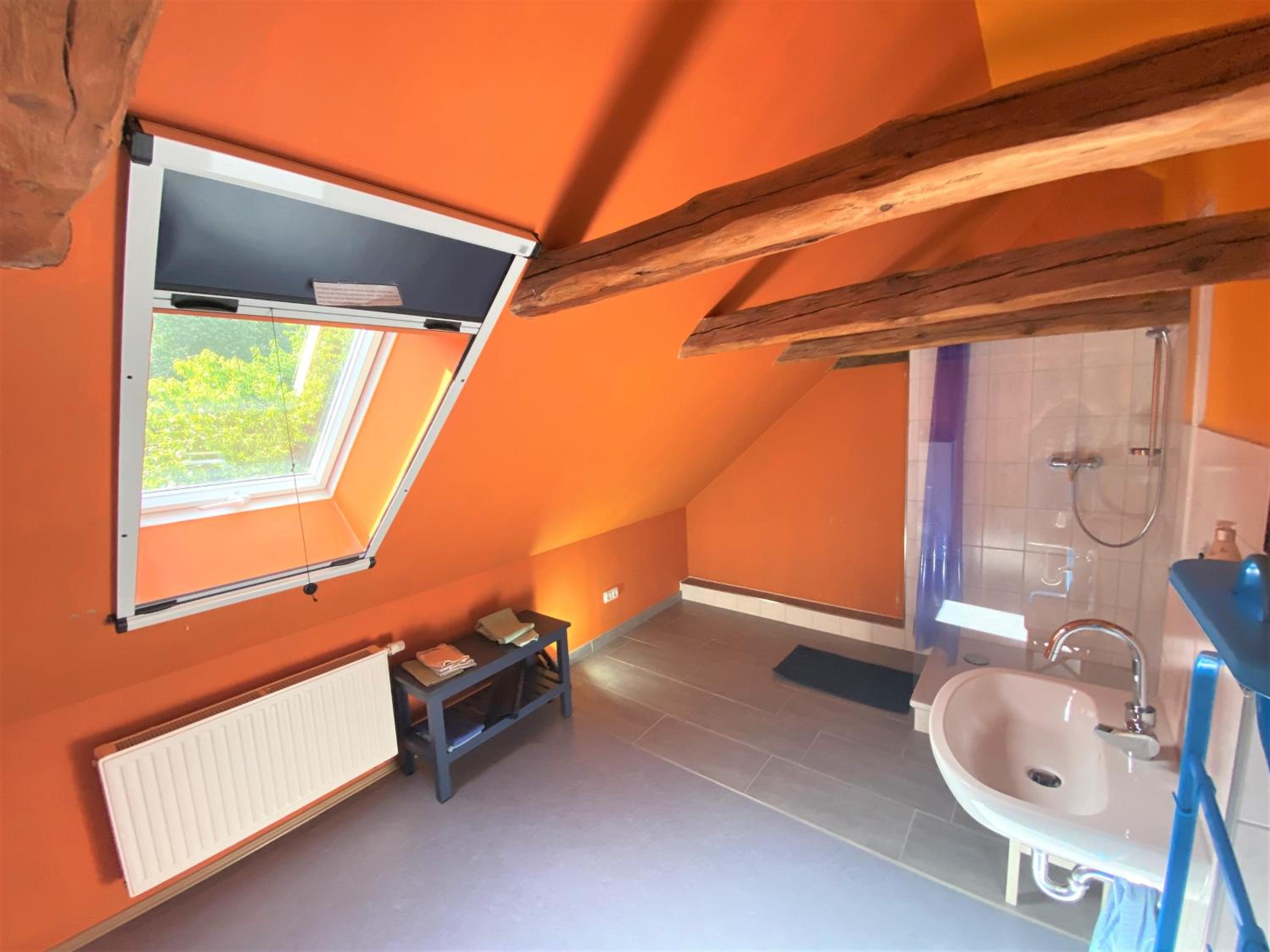 Twin Room with Private Bathroom - Photo 4