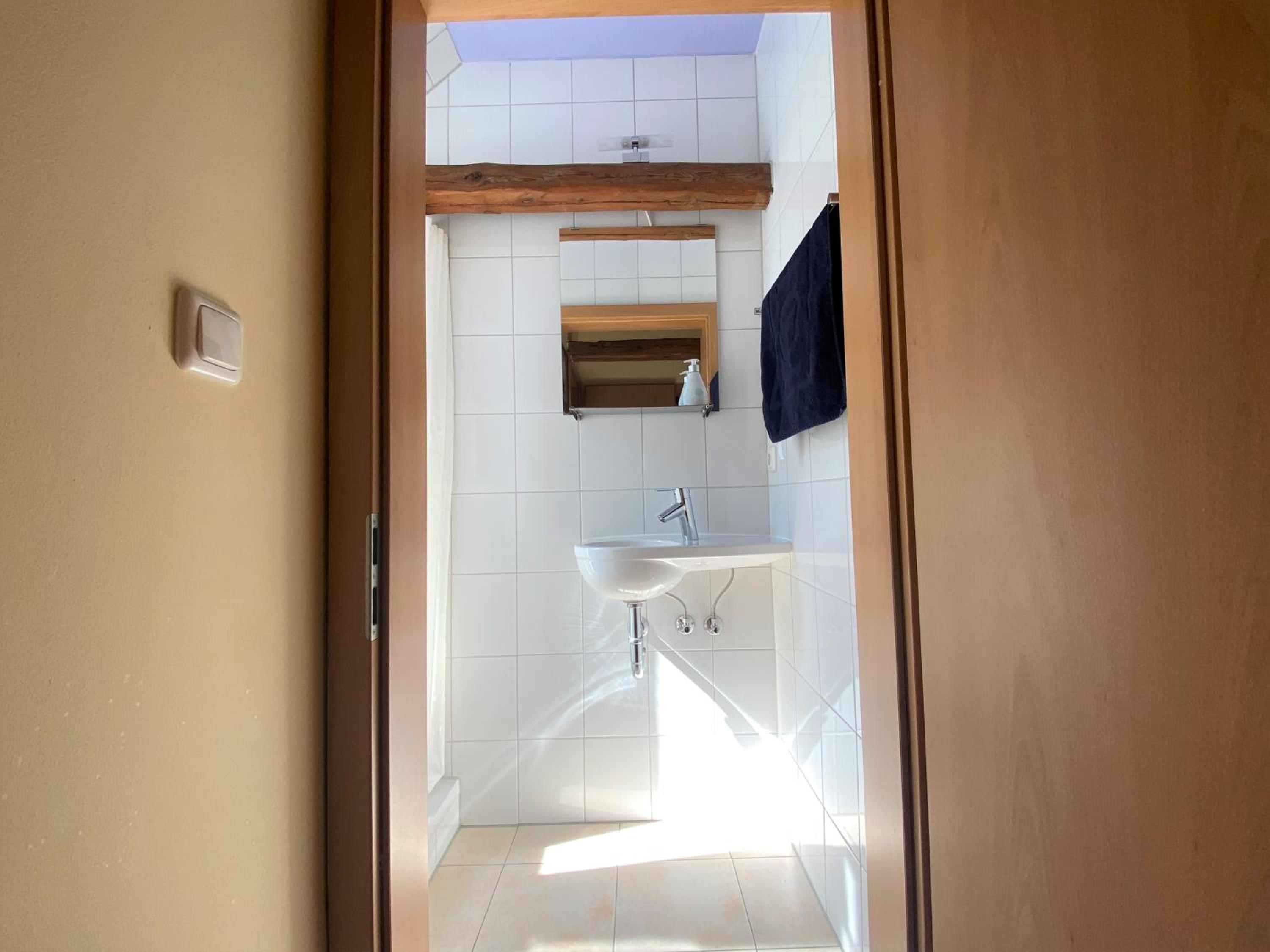 Double Room with Private Bathroom - Photo 5